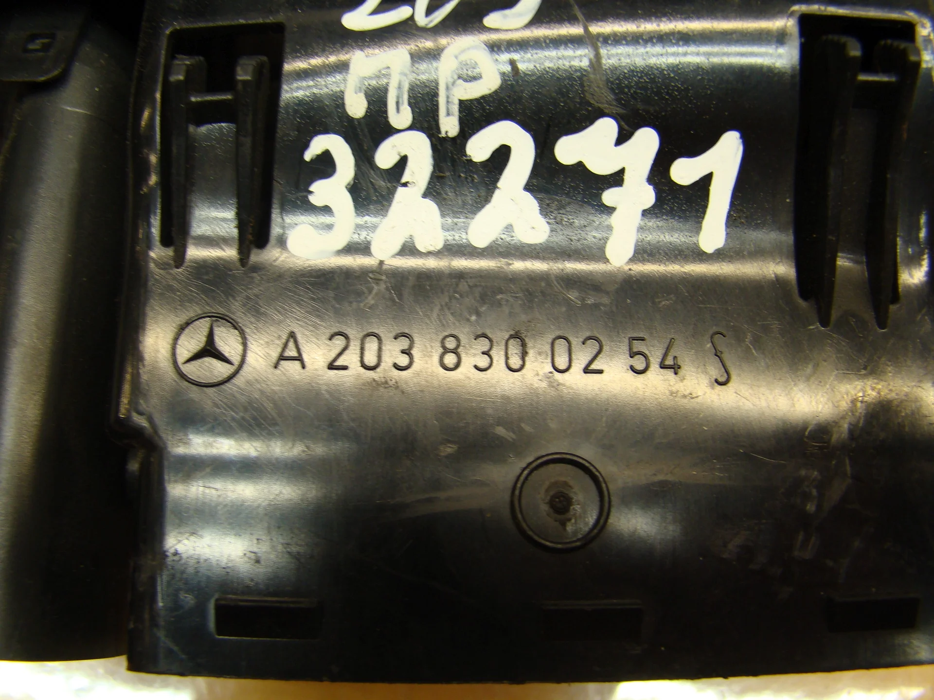 Дефлектор печки правый Mercedes-Benz W203  A2038301254 - миниатюра 3