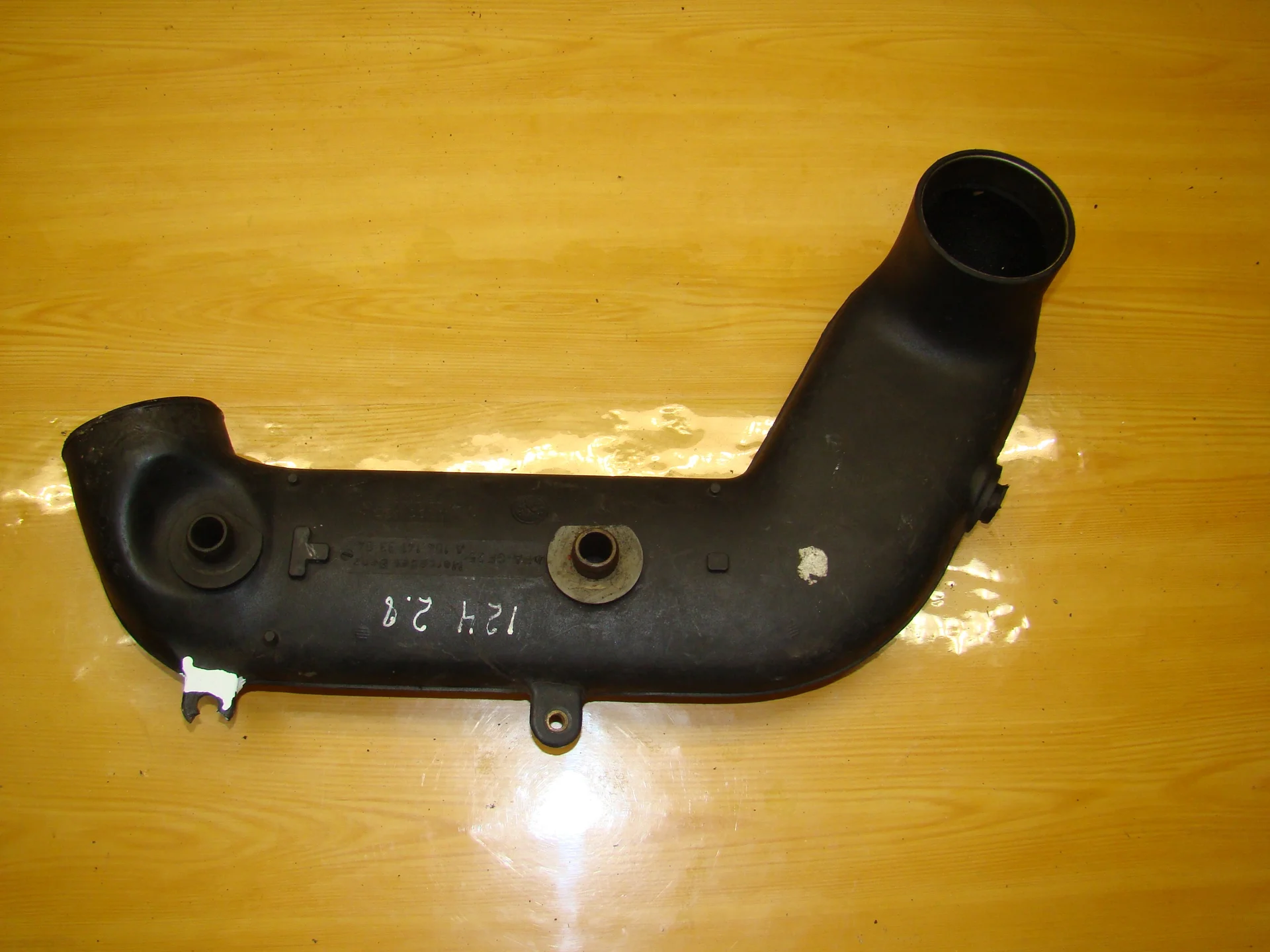 Патрубок впускного коллектора Mercedes-Benz W124 104 A1041413304 - миниатюра 2