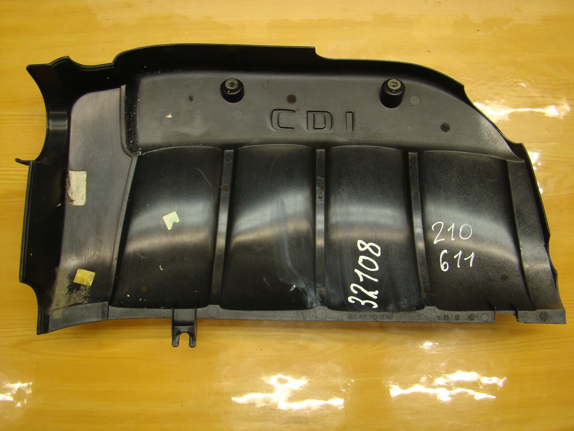 Крышка двигателя декоративная Mercedes-Benz W210 611 A6110101167 - миниатюра 2