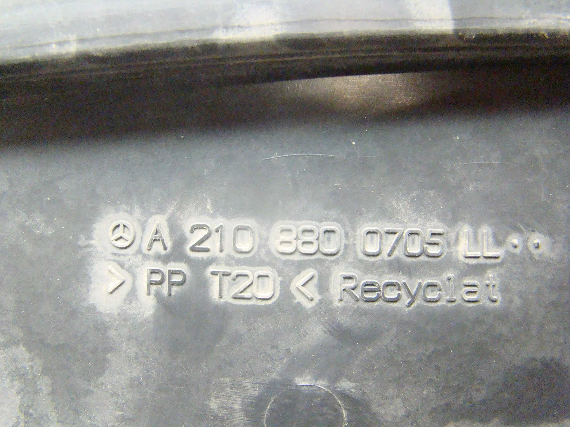 Решётка капота Mercedes-Benz W210 112 A2108800705 - миниатюра 4