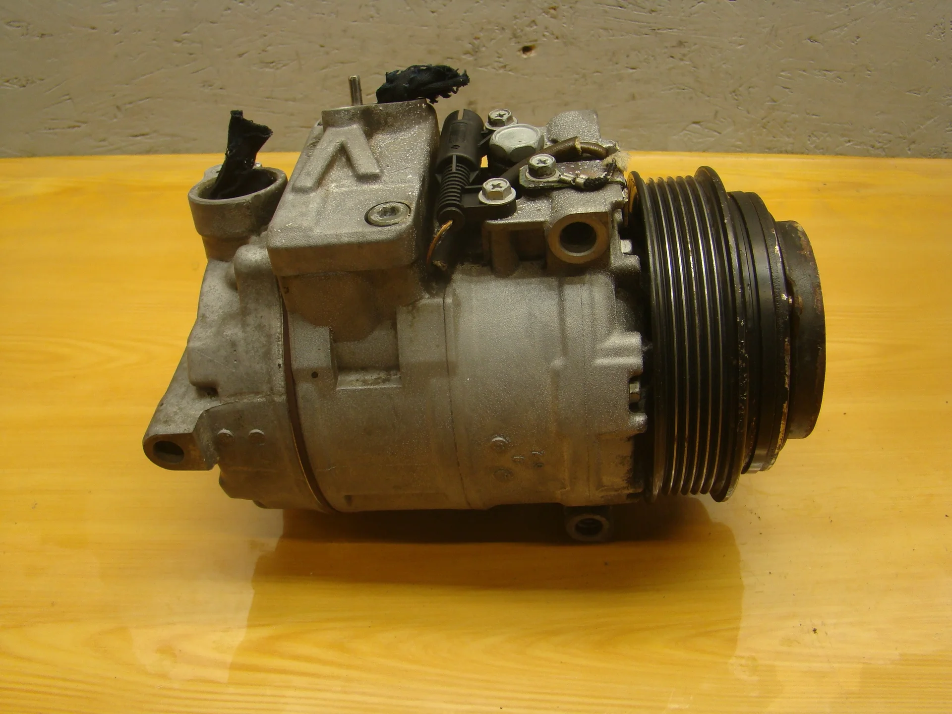 Компрессор кондиционера Mercedes-Benz W210 112 A0002307011 - изображение 1