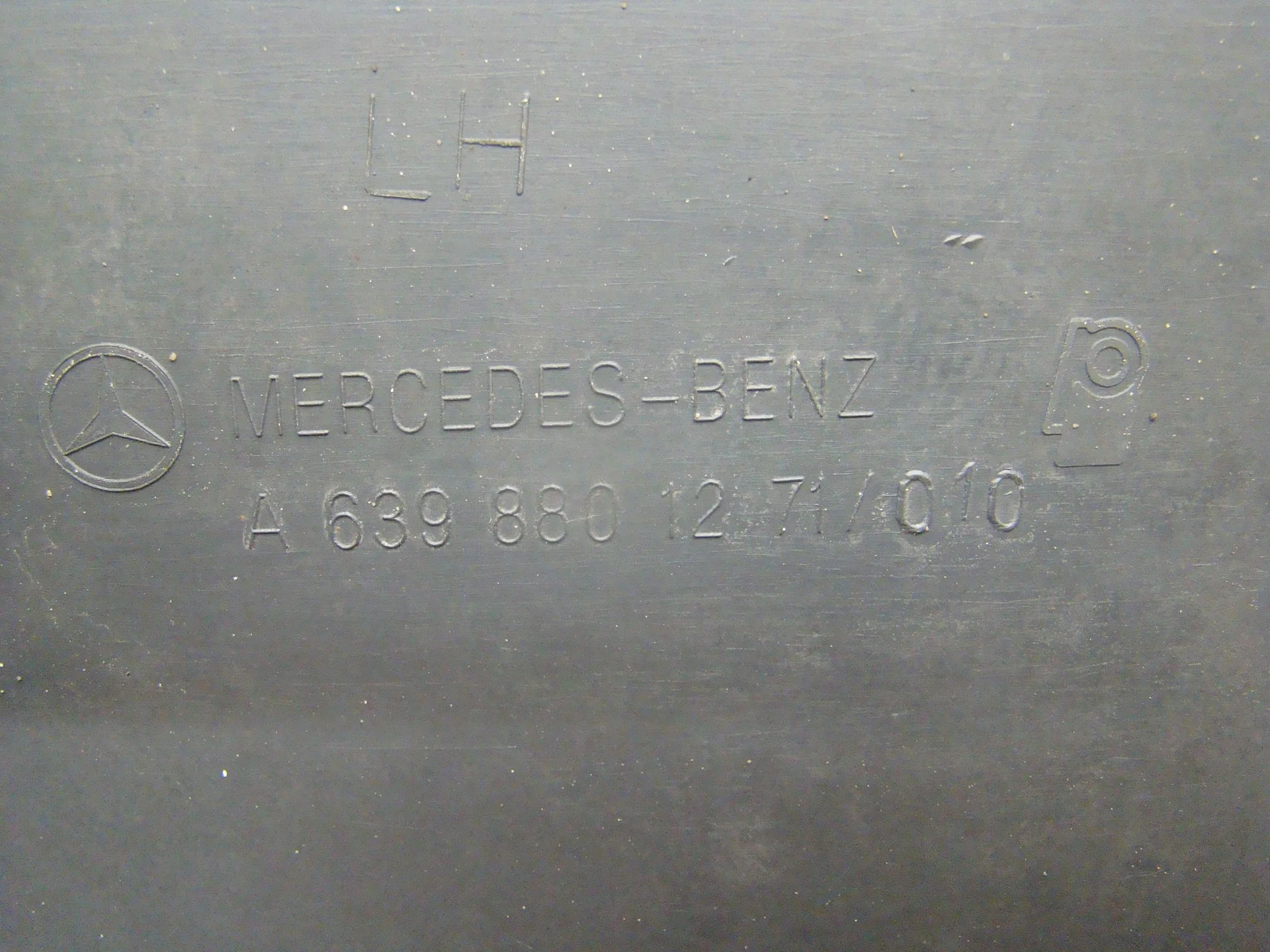 Бампер задний левая часть Mercedes-Benz W639 A6398801271 - миниатюра 6
