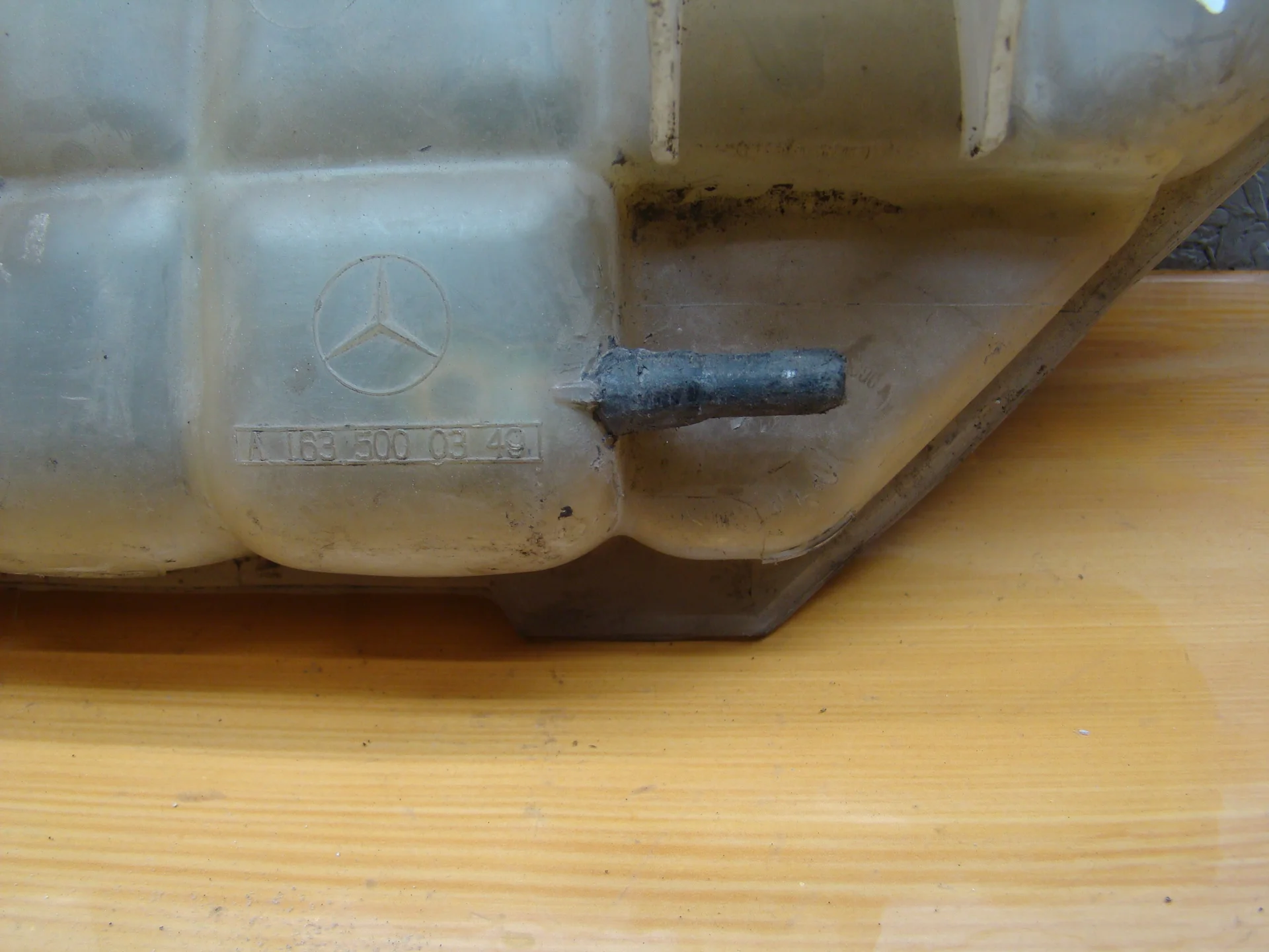 Расширительный бачок Mercedes-Benz W163 A1635000349 - миниатюра 2