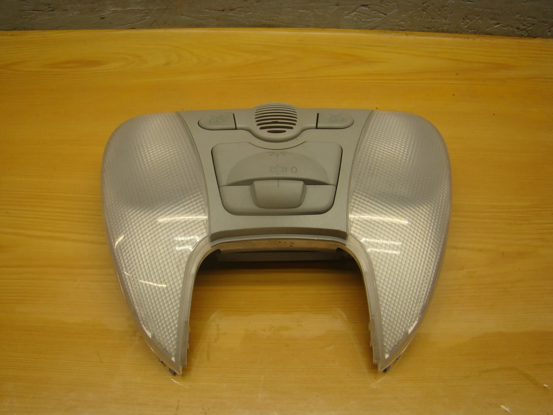 Плафон салонный Mercedes-Benz R230 A2308200001 - миниатюра 2