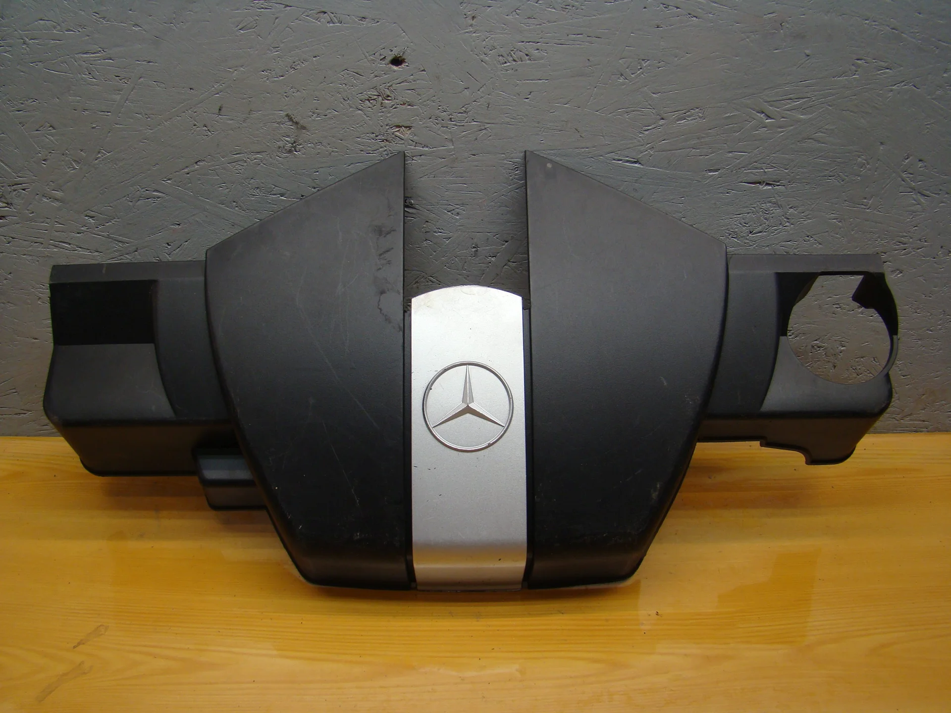 Крышка двигателя декоративная Mercedes-Benz W211 112 A1120100467 - изображение 1