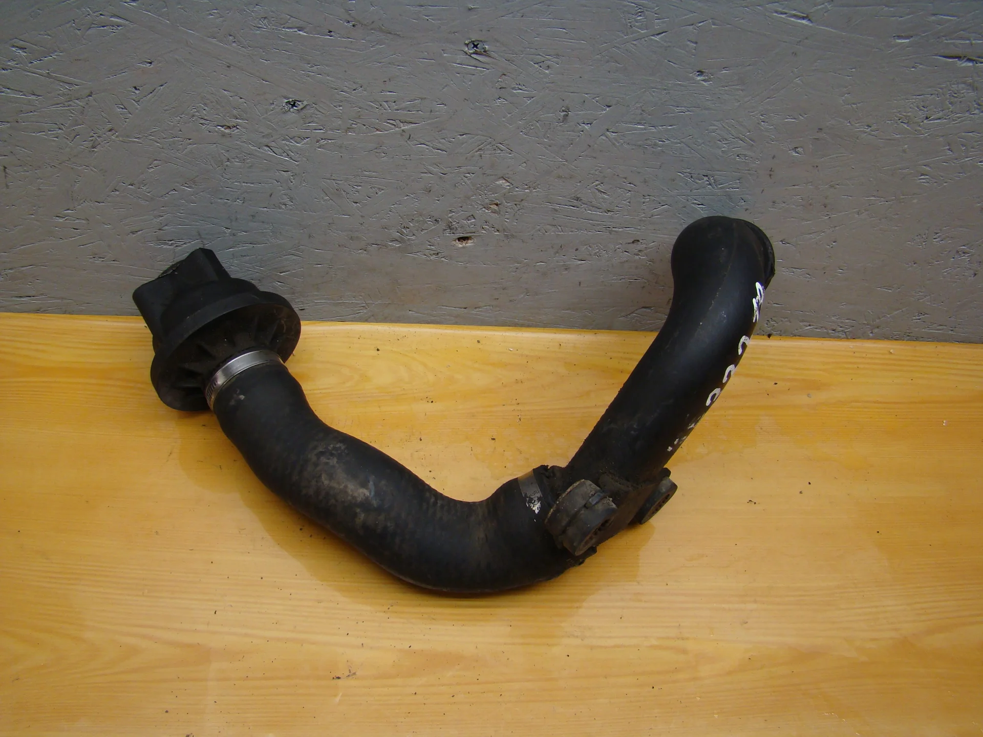 Патрубок интеркулера Mercedes-Benz W168 414 A1685280008 - изображение 1