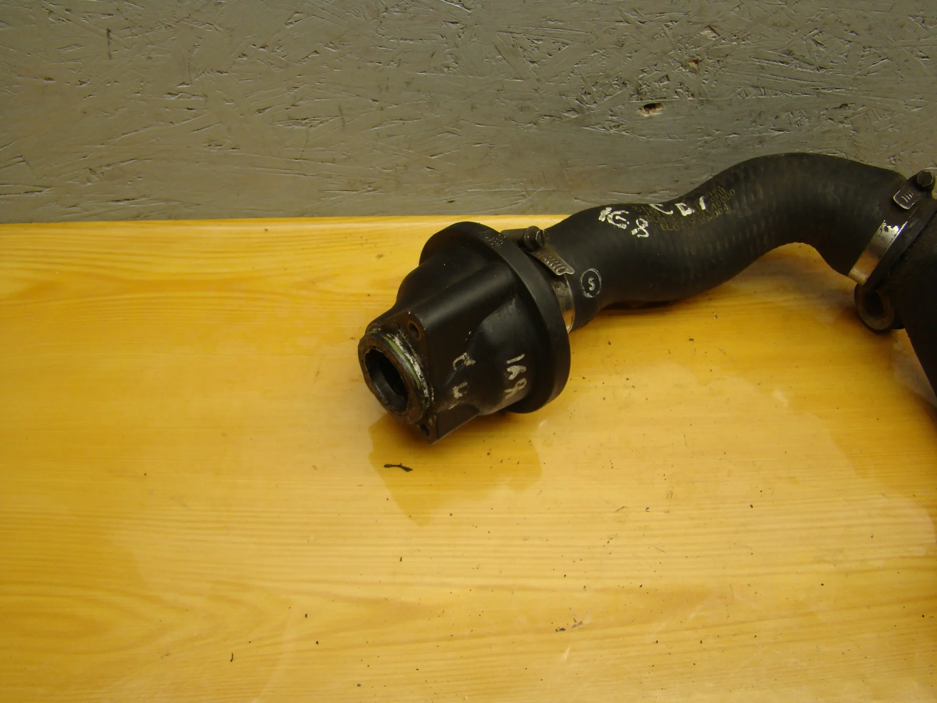 Патрубок интеркулера Mercedes-Benz W168 414 A1685280008 - миниатюра 3