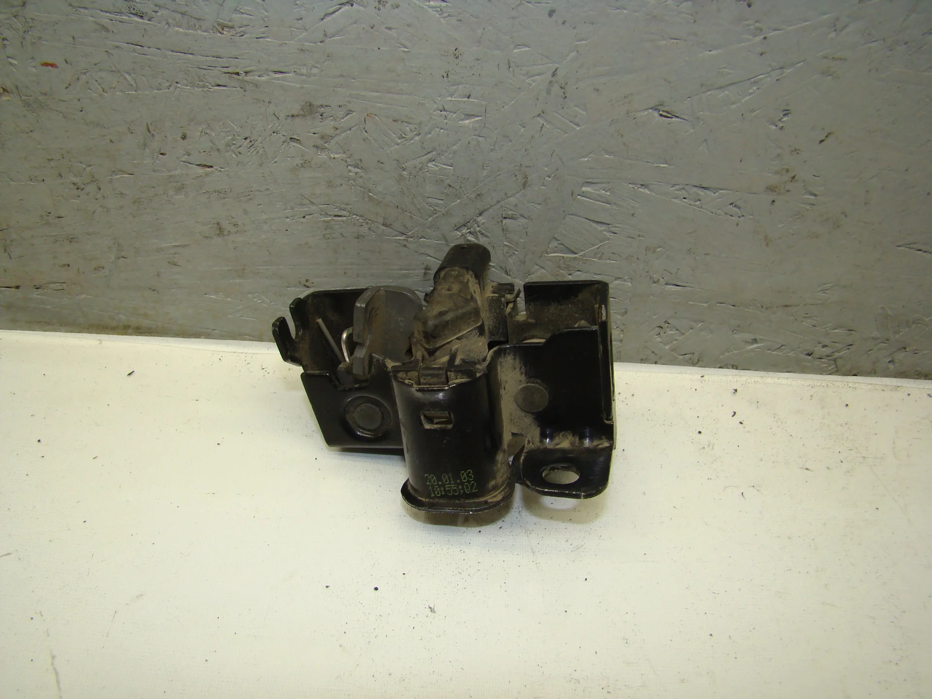 Замок капота Mercedes-Benz W203 A2038800060 - миниатюра 2