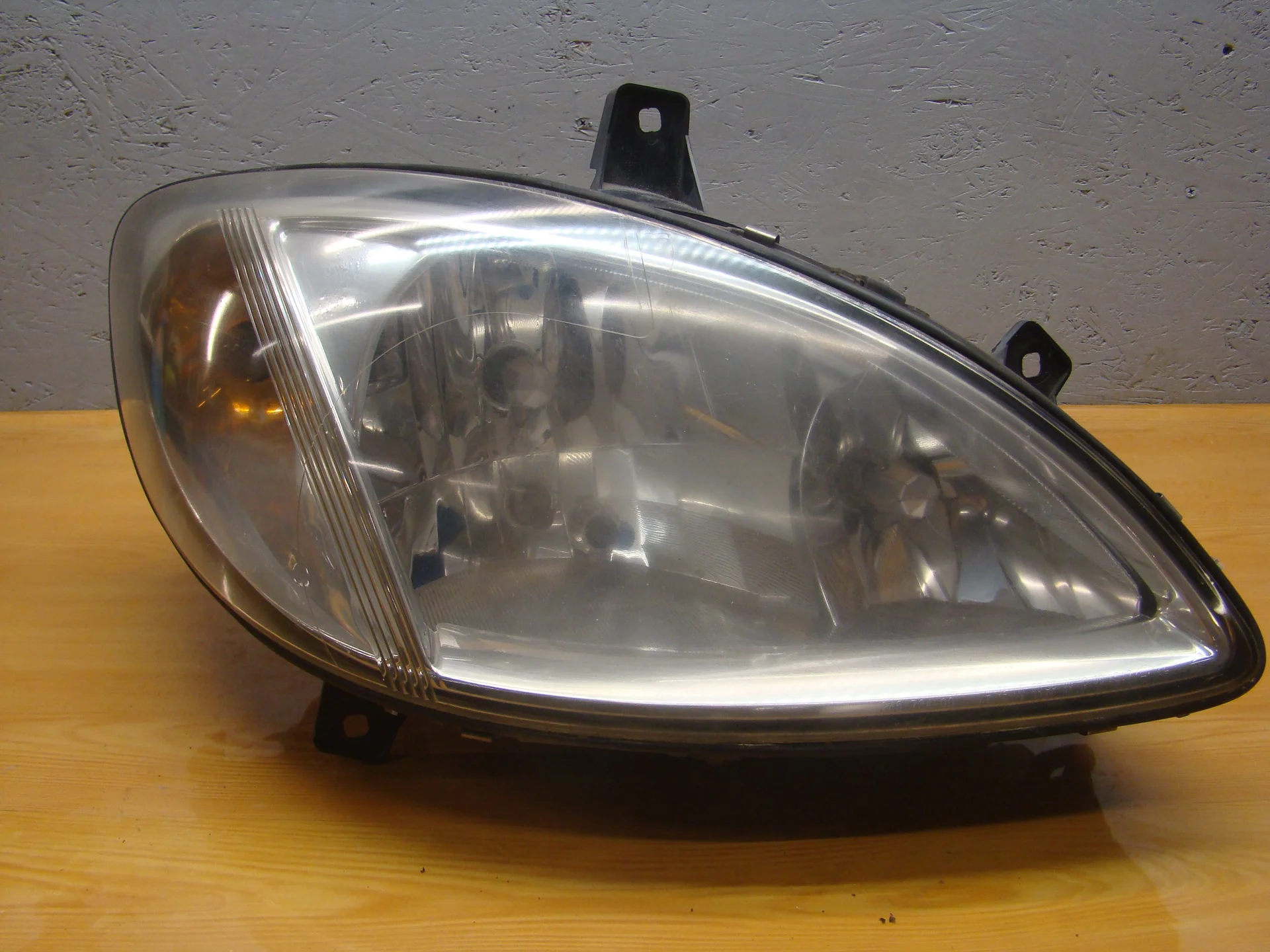 Блок фара правая Mercedes-Benz W639 112 A6398200461 - изображение 1