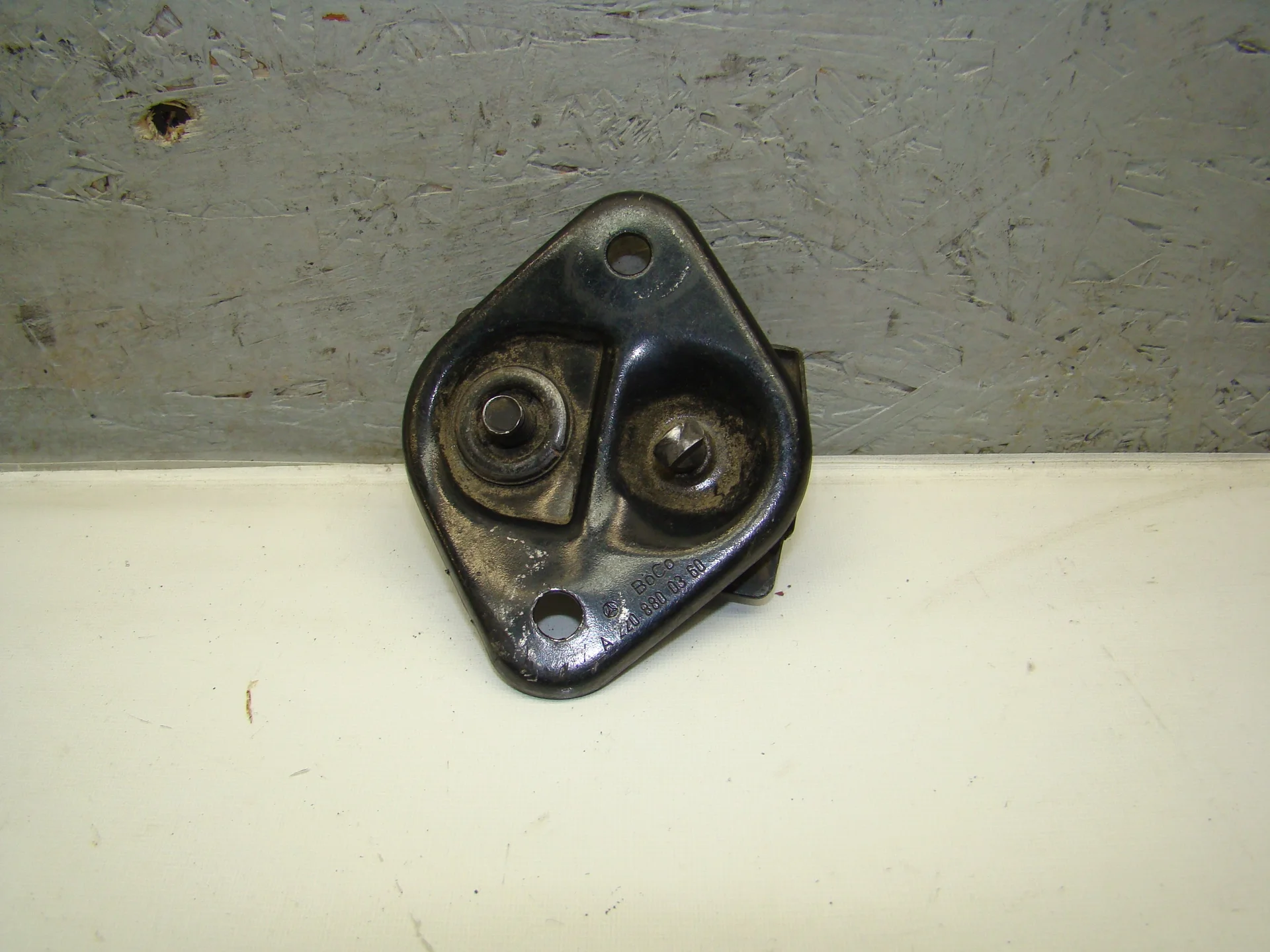 Петля замка капота Mercedes-Benz W220  A2208800360 - миниатюра 2