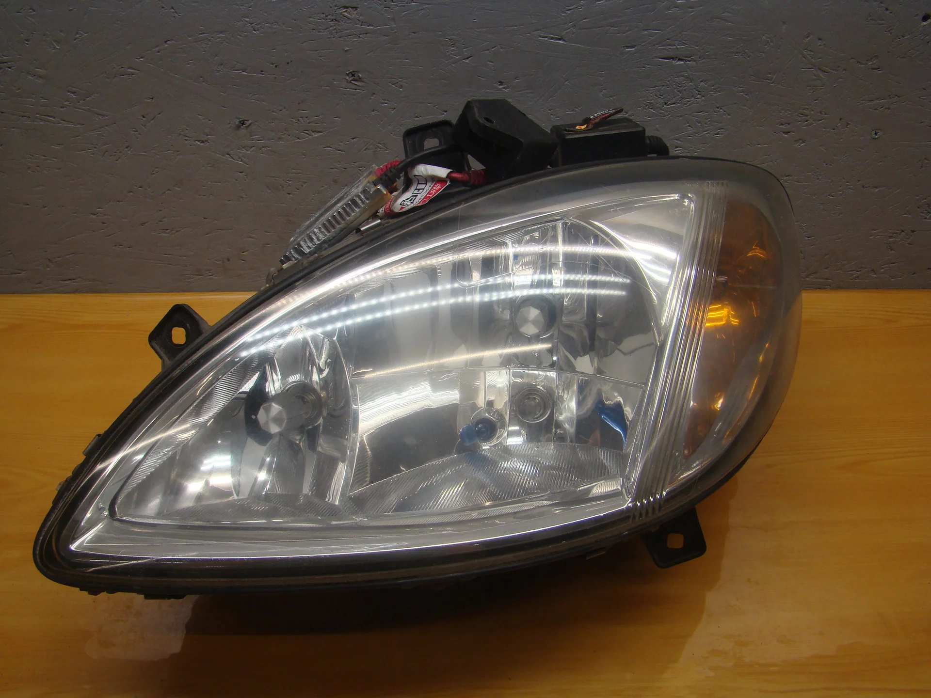 Блок фара левая Mercedes-Benz W639 112 A6398200461 - изображение 1