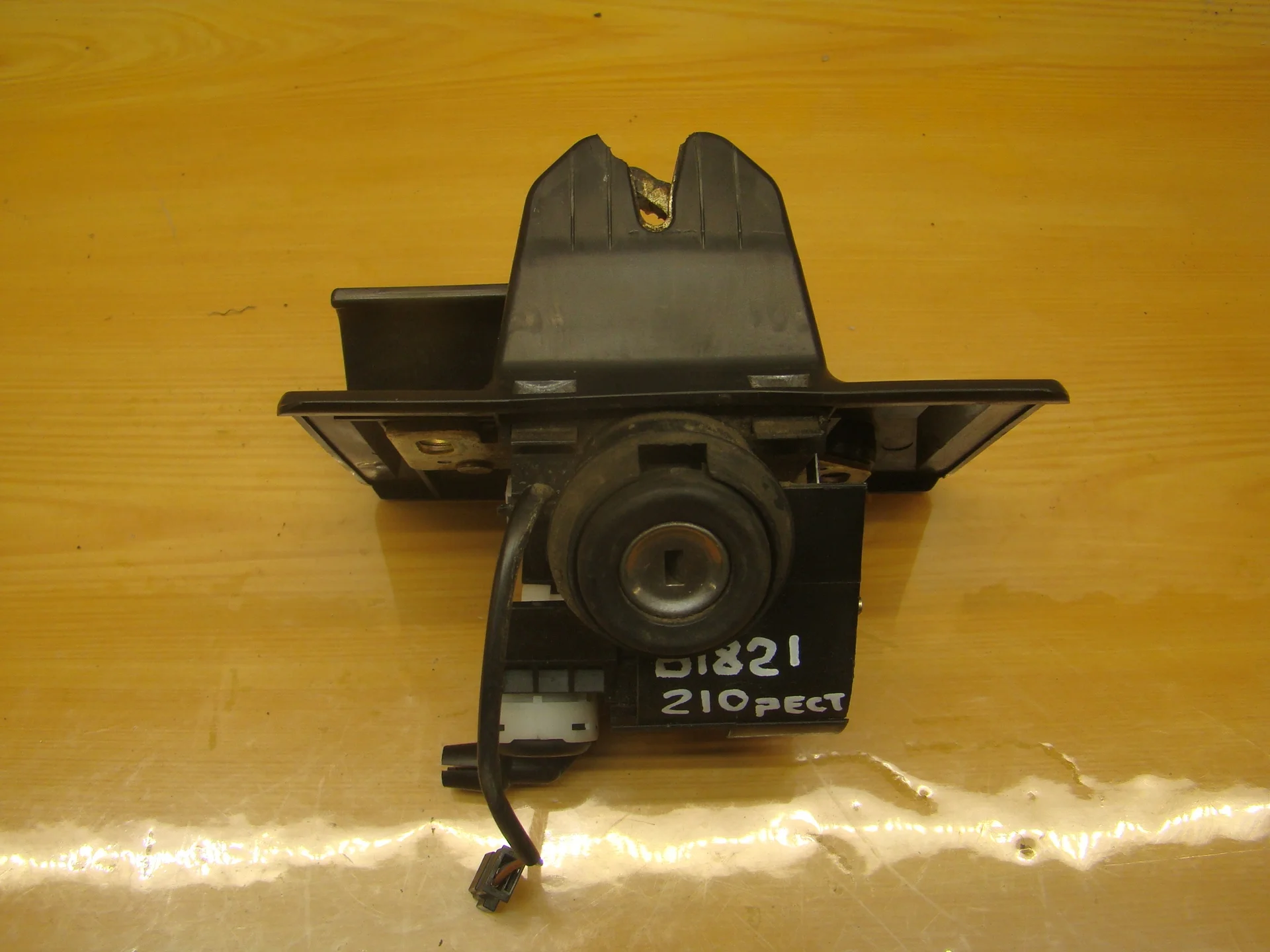 Замок багажника Mercedes-Benz W210 112 A2107500784 - миниатюра 2