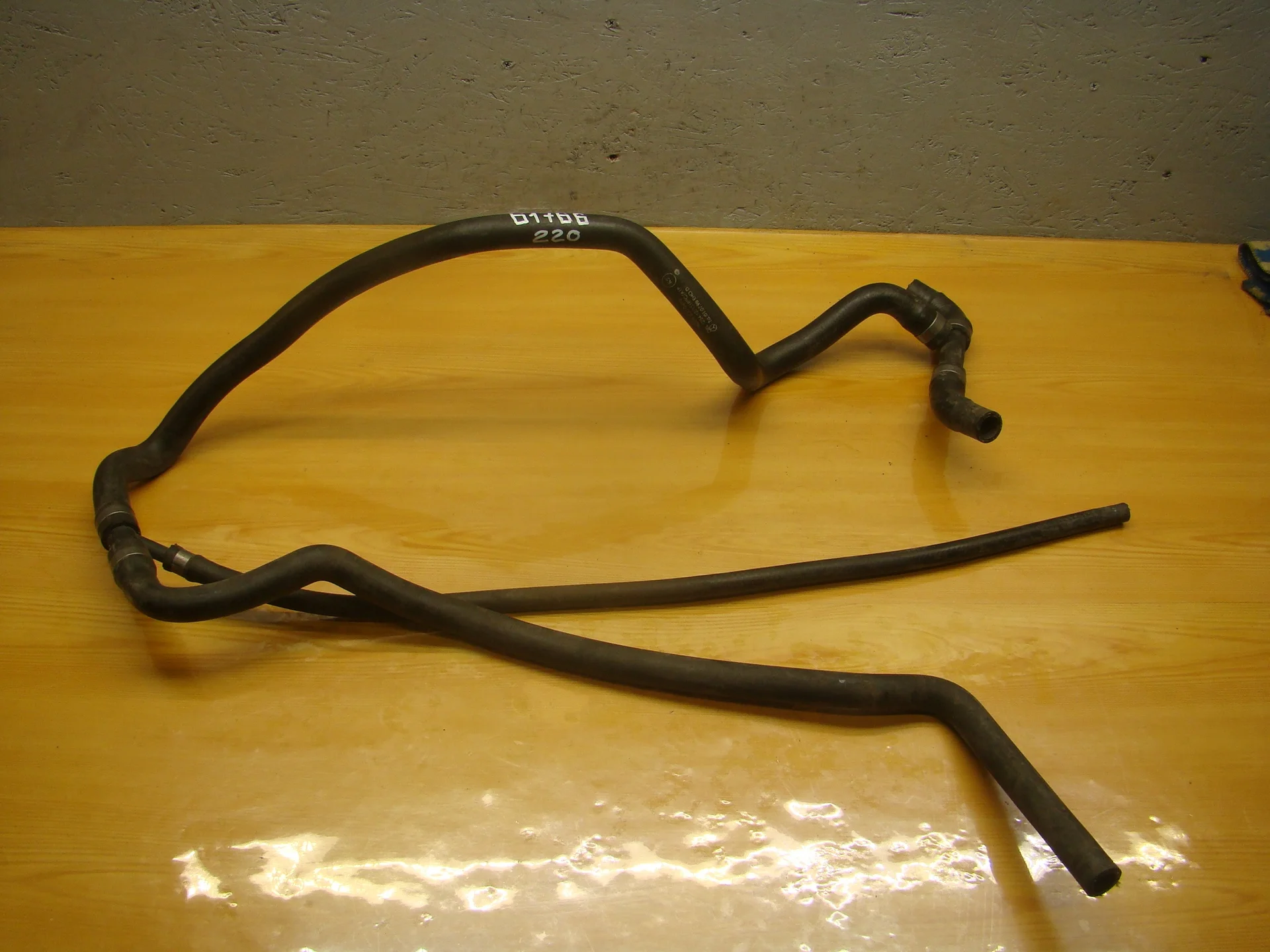 Патрубок отопителя Mercedes-Benz W220 A2208300496 - изображение 1