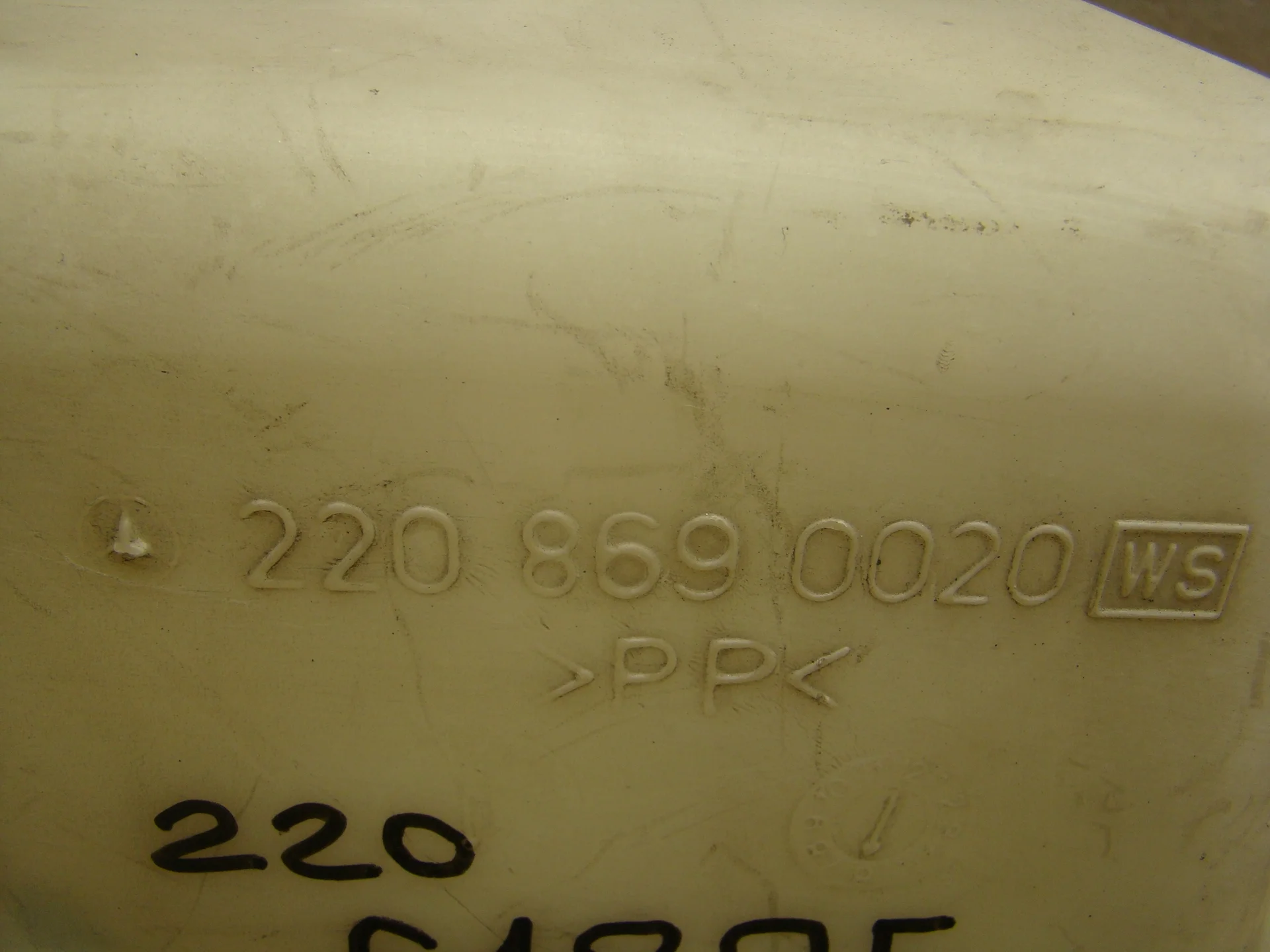 Бачок омывателя Mercedes-Benz W220 A2208690020 - миниатюра 3