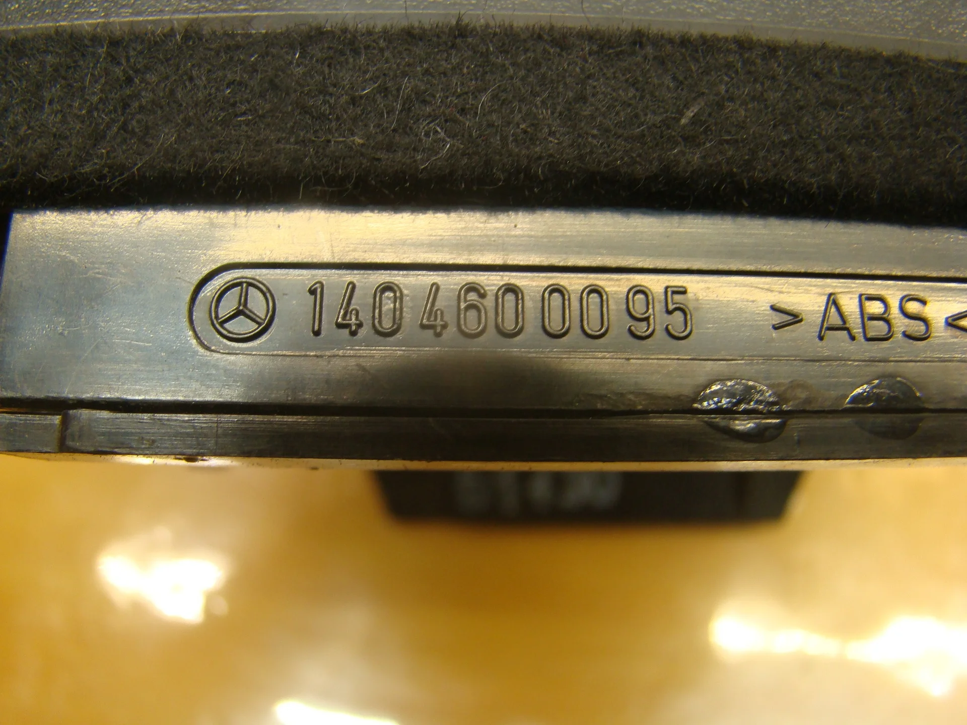 Кожух рулевой колонки Mercedes-Benz C140 A1404600095 - миниатюра 2