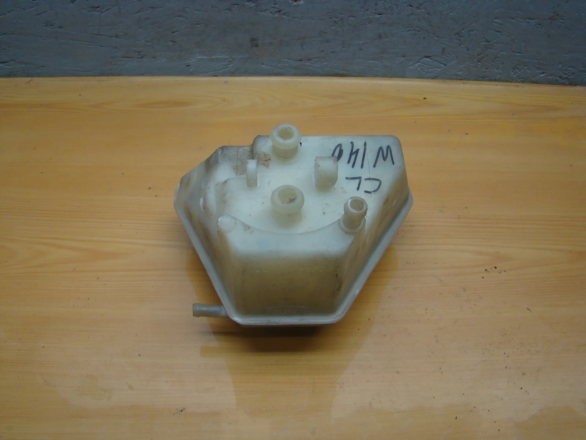 Бачок главного тормозного цилиндра Mercedes-Benz C140  A0004301102 - миниатюра 2
