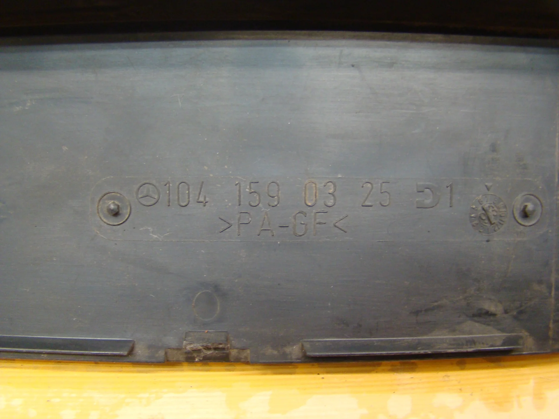 Крышка двигателя декоративная Mercedes-Benz W124 104 A1041590325 - миниатюра 3