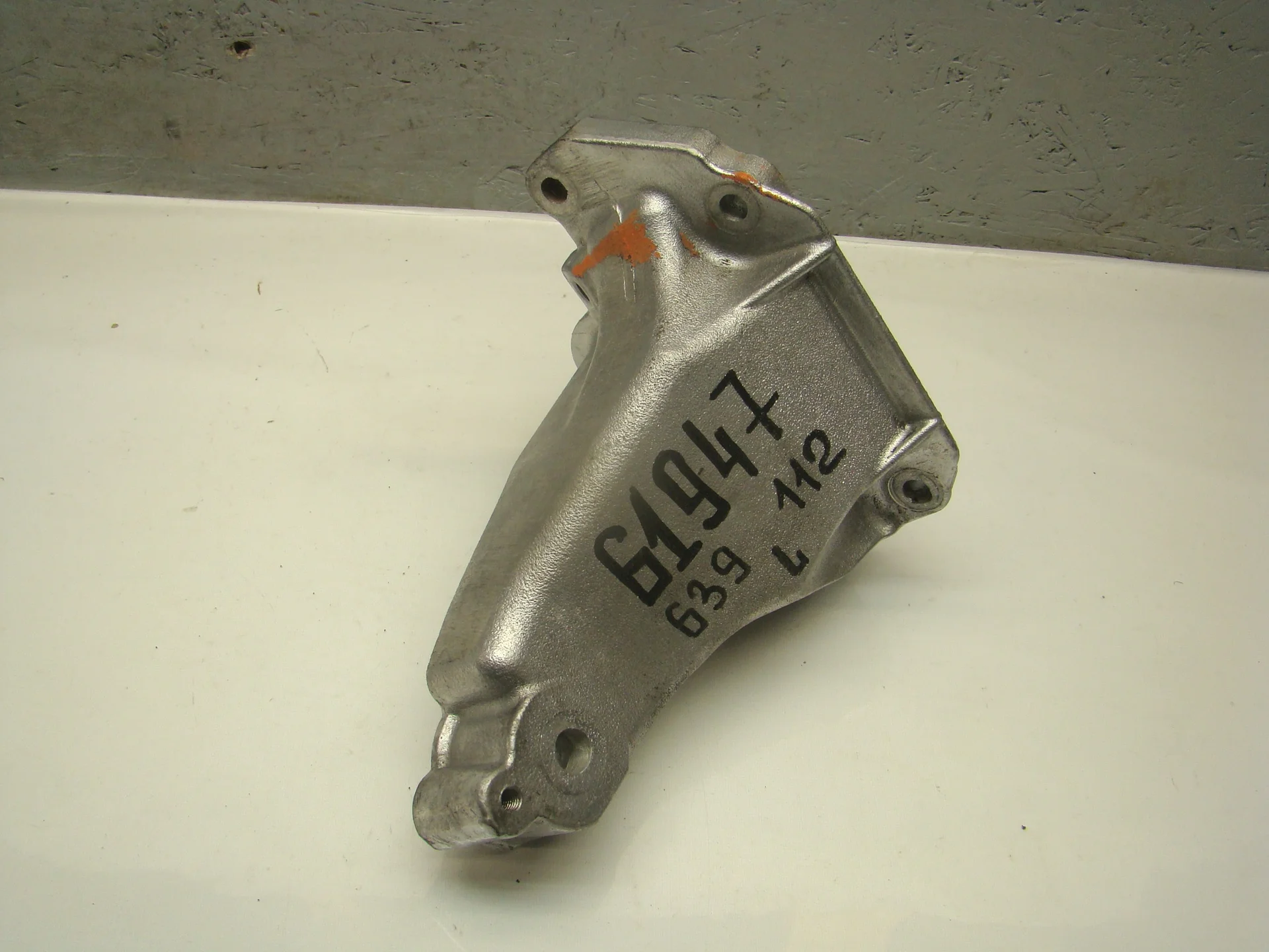 Кронштейн двигателя левый Mercedes-Benz W639 112 A1122235704 - миниатюра 2