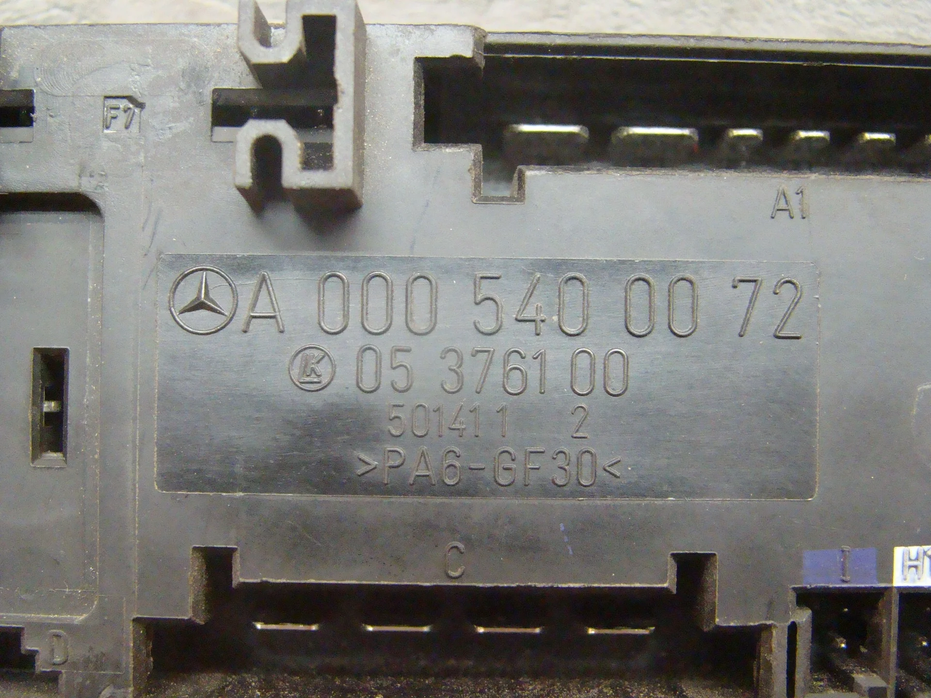 Блок предохранителей Mercedes-Benz W210 112 A0005400072 - миниатюра 2