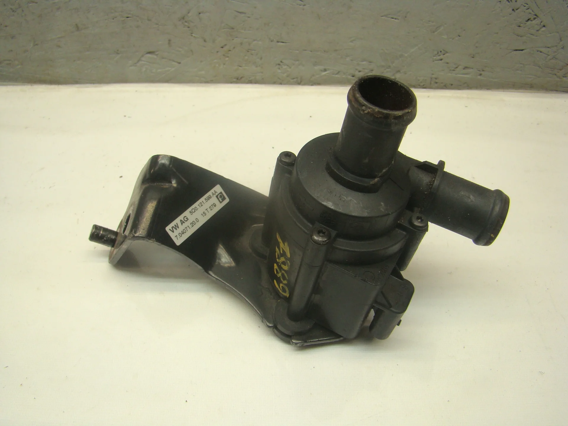 Помпа дополнительной прокачки антифриза Audi A3 III 8V CJS 5Q0965561B - миниатюра 2