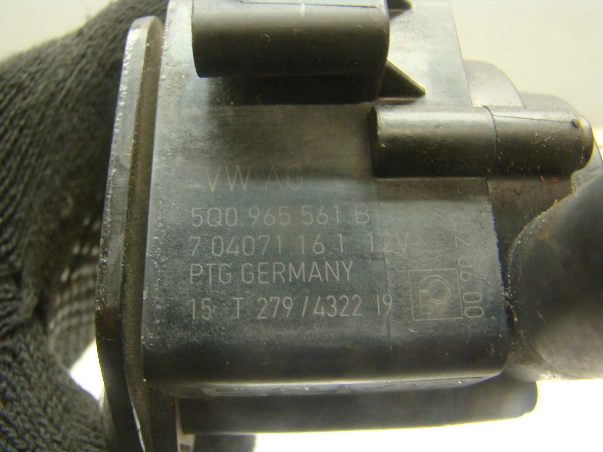 Помпа дополнительной прокачки антифриза Audi A3 III 8V CJS 5Q0965561B - миниатюра 3