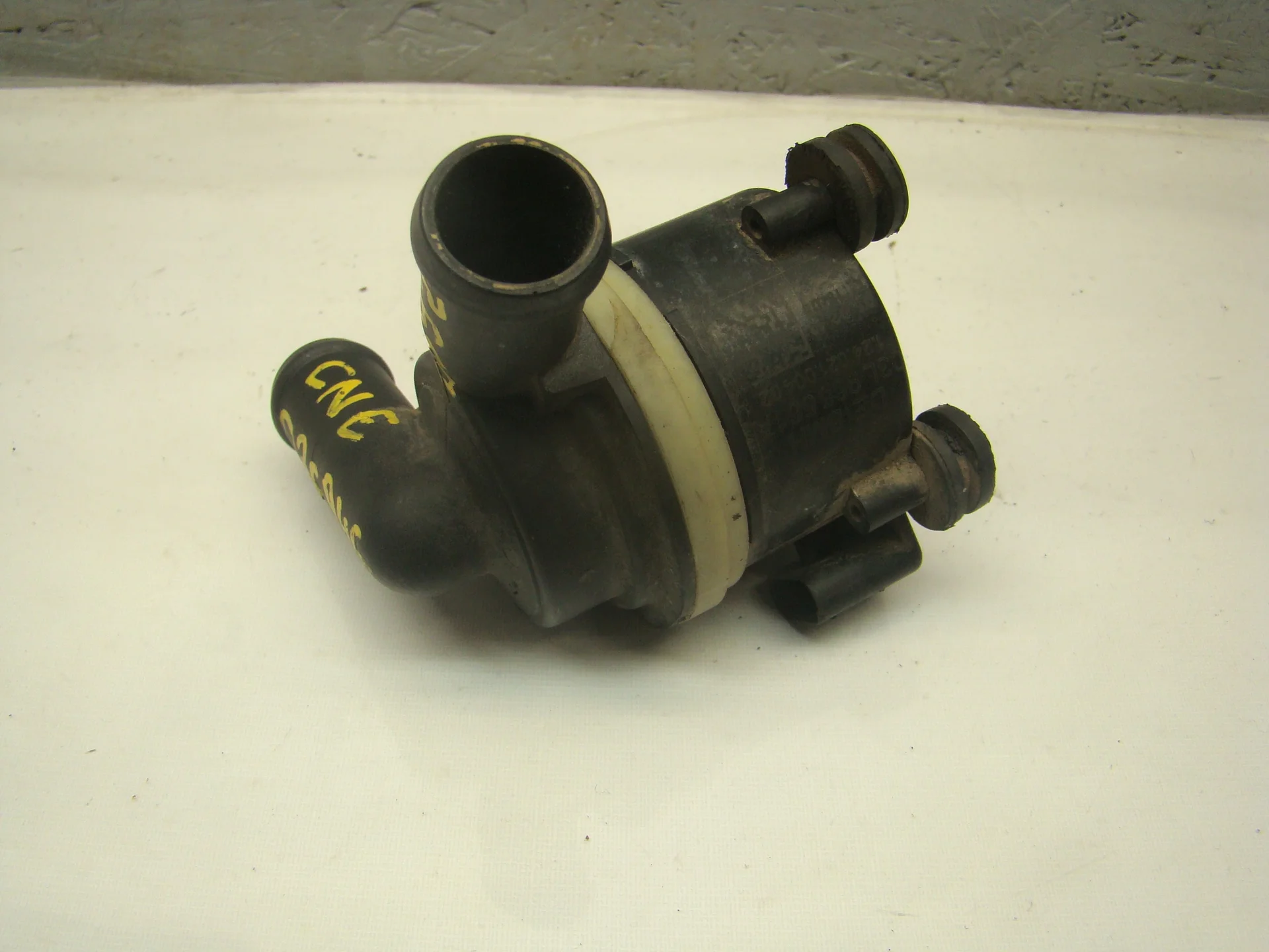 Помпа дополнительной прокачки антифриза Volkswagen Amarok I 2H CNE 03L965561A - миниатюра 2