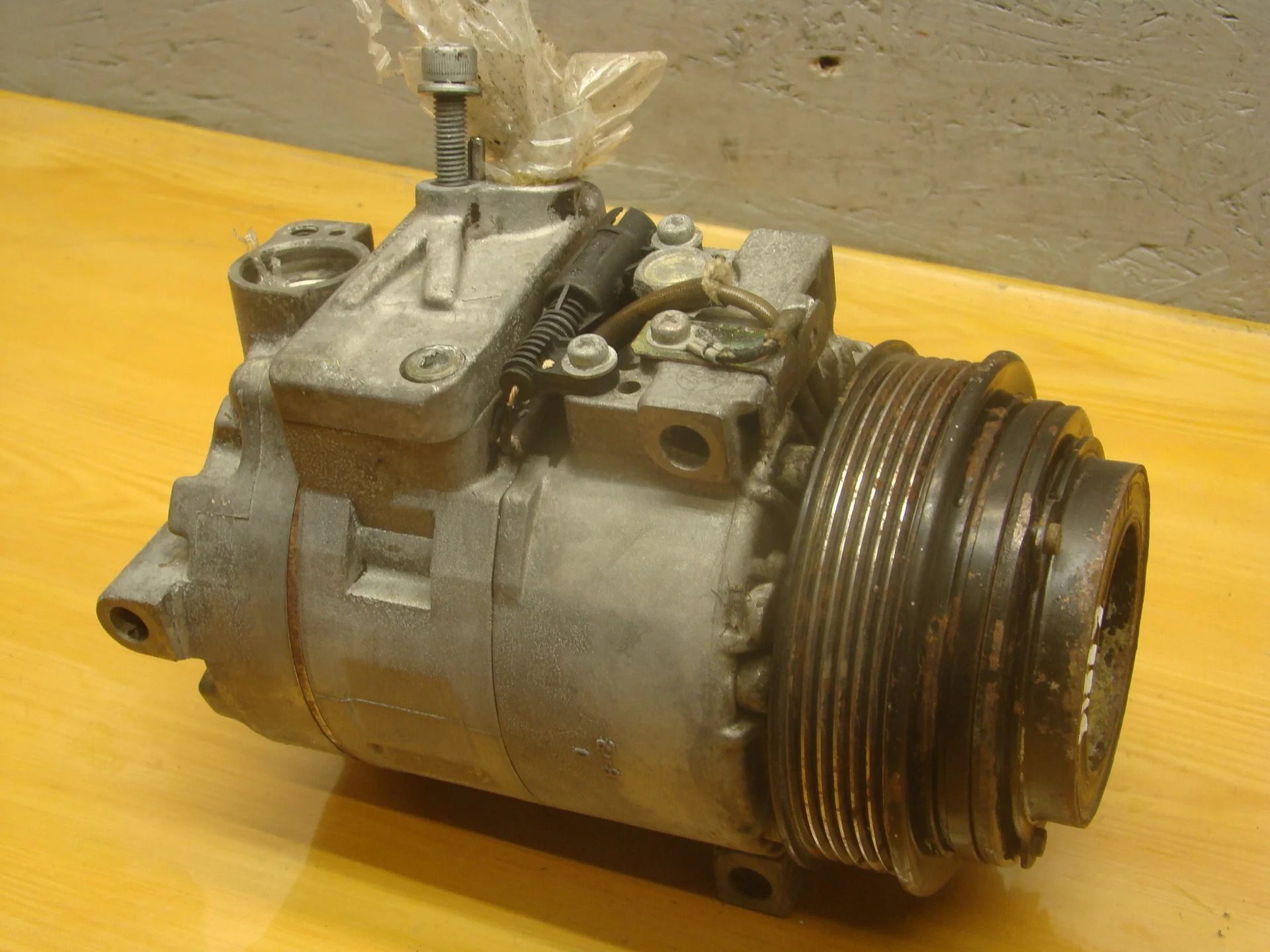 Компрессор кондиционера Mercedes-Benz W210  A0002340911 - миниатюра 3