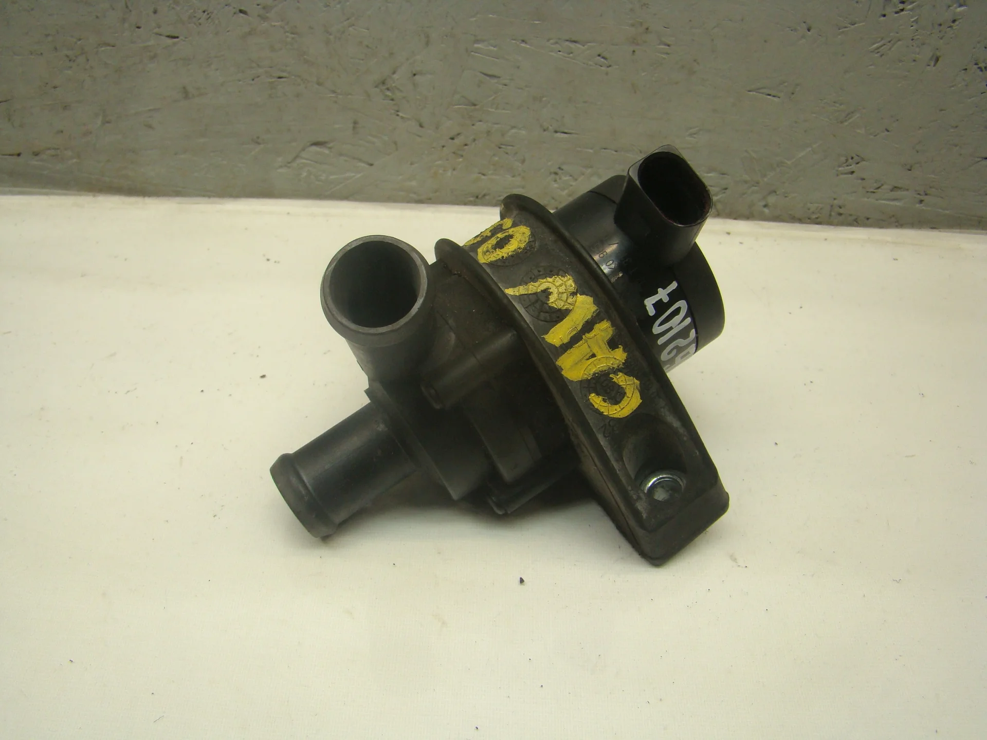 Помпа дополнительной прокачки антифриза Volkswagen Passat VI 3C (B6) CDA 1K0965561J - изображение 1