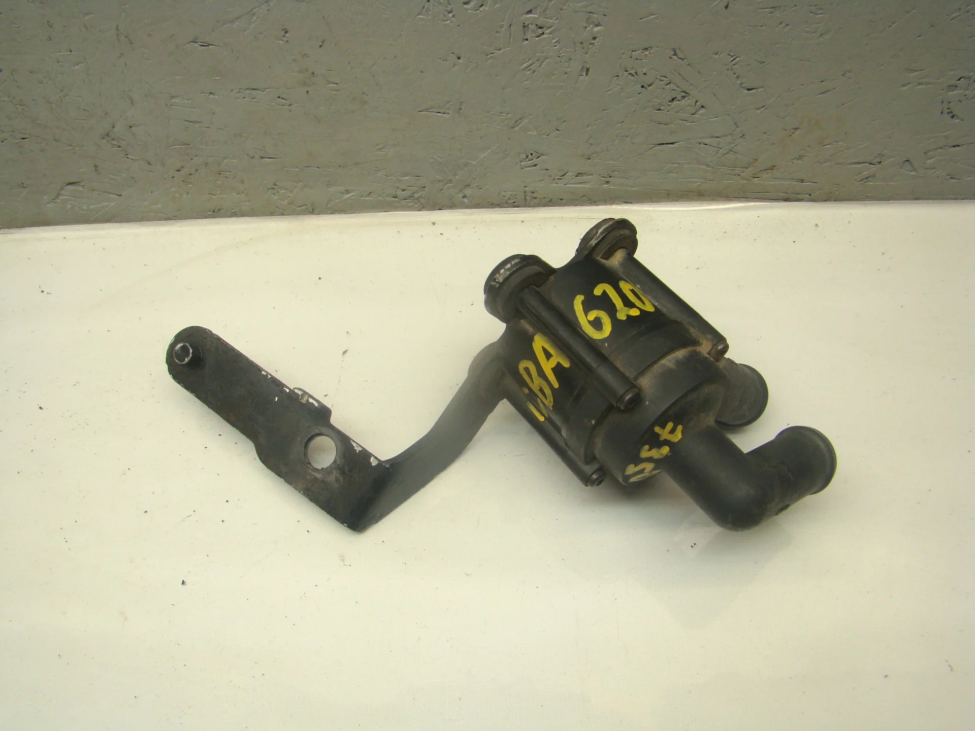 Помпа дополнительной прокачки антифриза Volkswagen Passat V 3B (B5) CBA 5N0965561 - миниатюра 2