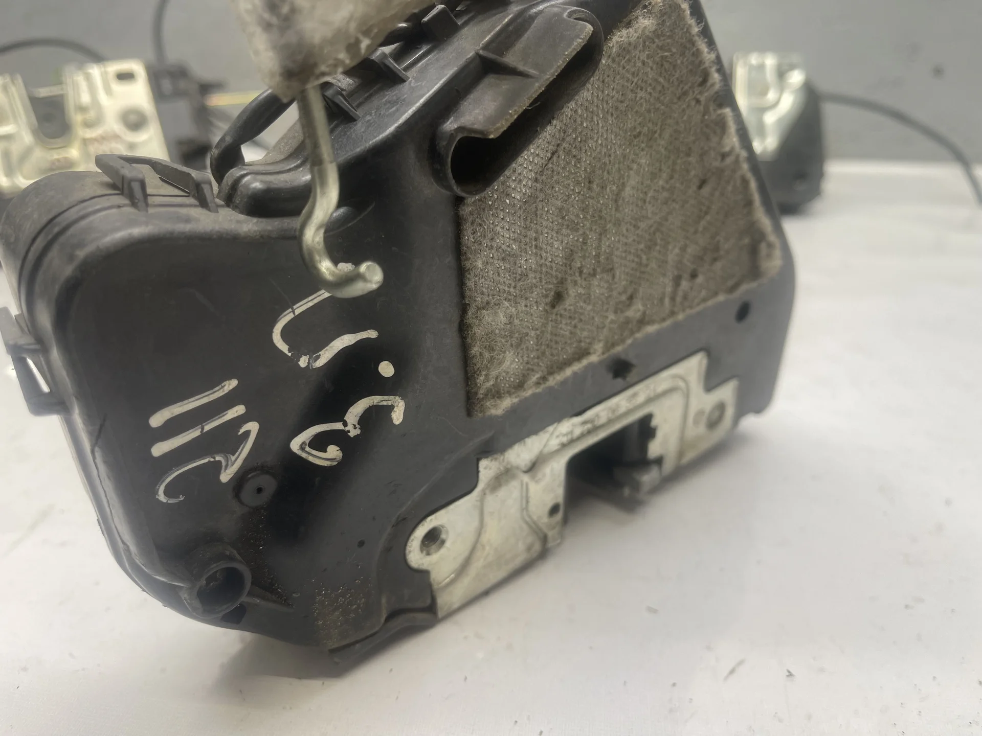 Замок двери задней правой Mercedes-Benz W211 A2117300635 - миниатюра 4