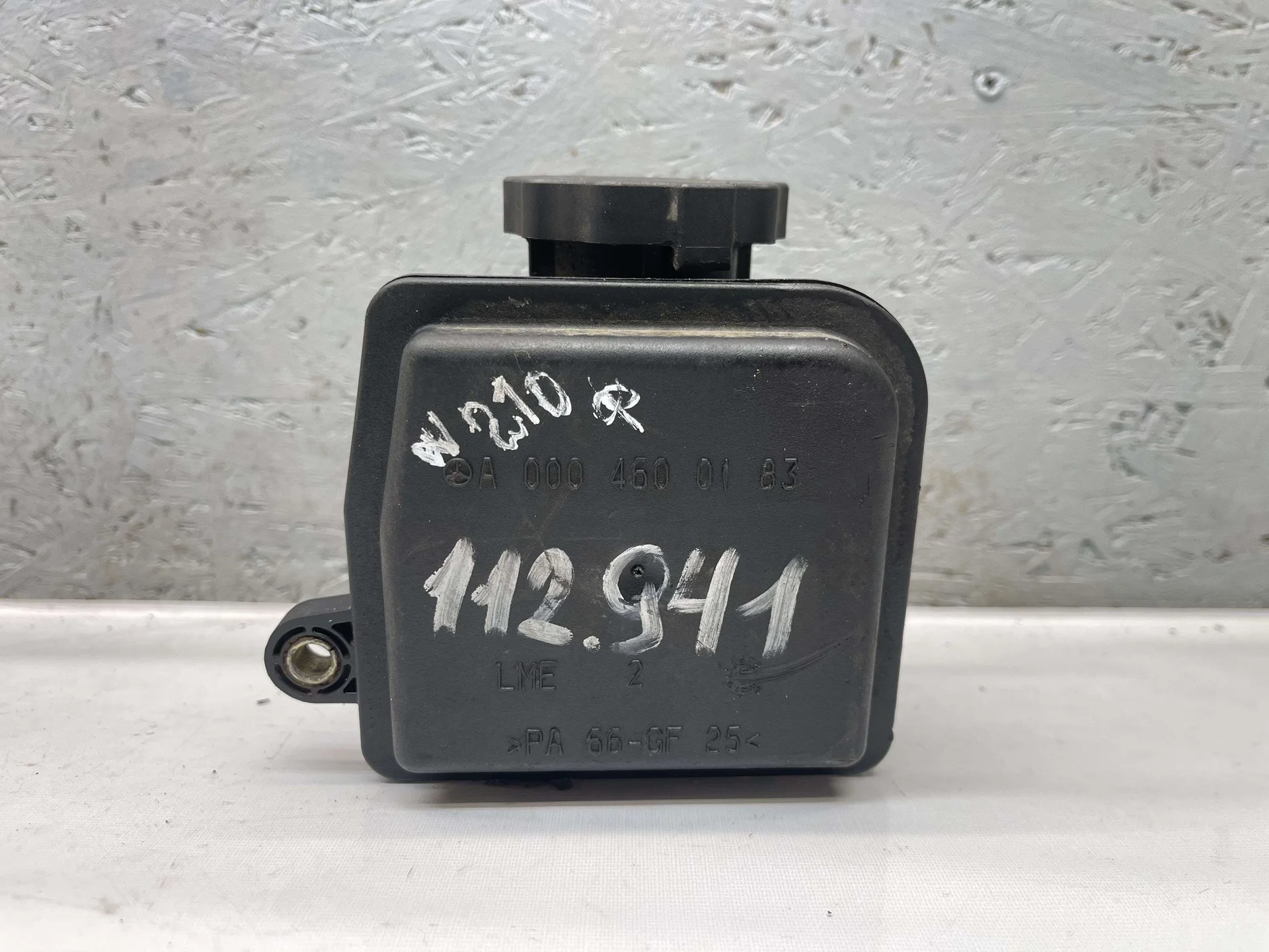 Бачок насоса гидроусилителя руля Mercedes-Benz W210 112 A0004600183
