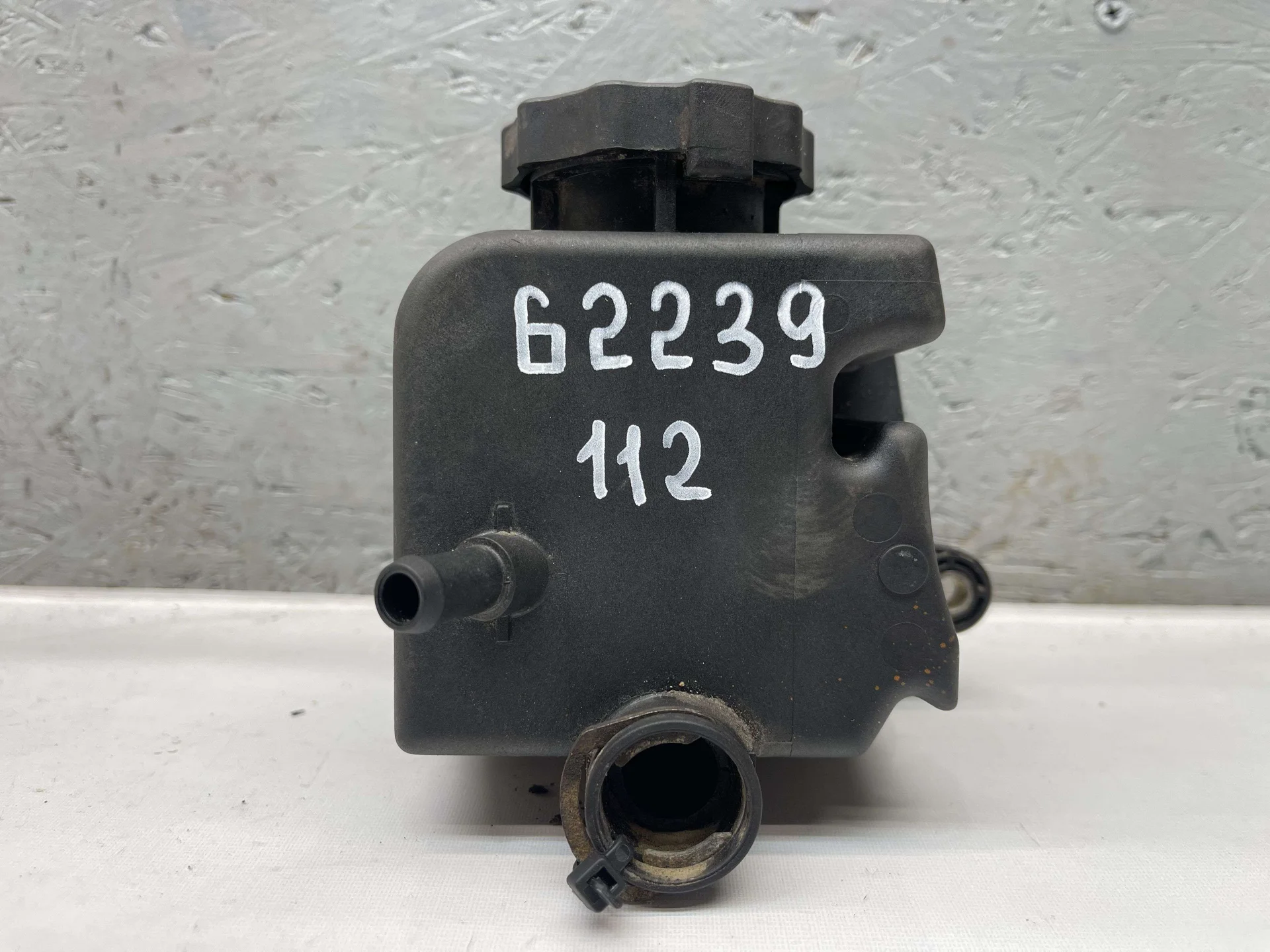 Бачок насоса гидроусилителя руля Mercedes-Benz W210 112 A0004600183 - миниатюра 2
