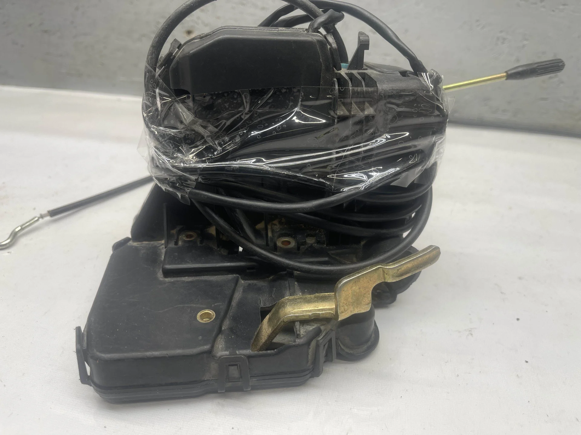 Замок двери передней левой Mercedes-Benz W203  A2037201935 - миниатюра 3
