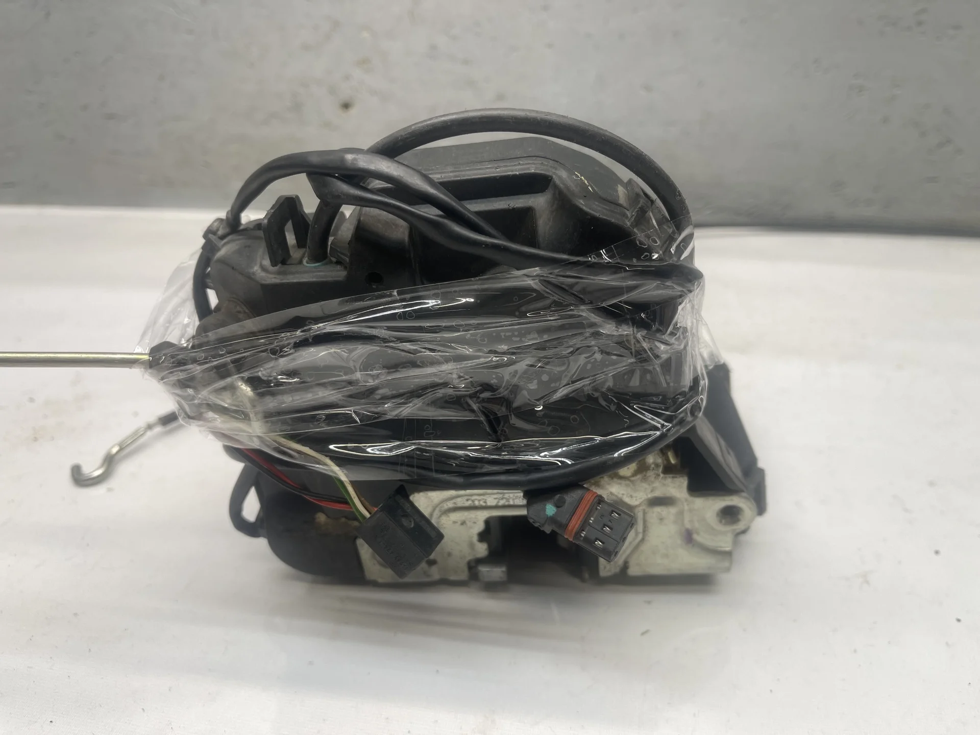 Замок двери передней левой Mercedes-Benz W203  A2037201935 - миниатюра 4