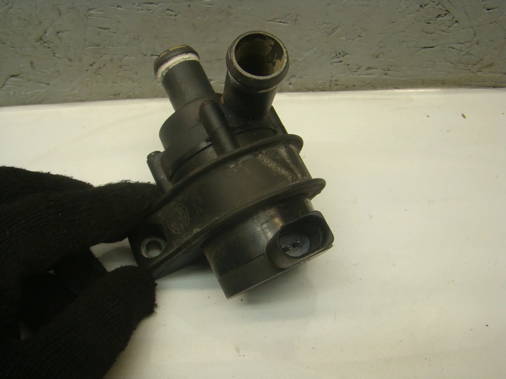 Помпа дополнительной прокачки антифриза Volkswagen Passat VI 3C (B6) CBA 1K0965561J - миниатюра 3