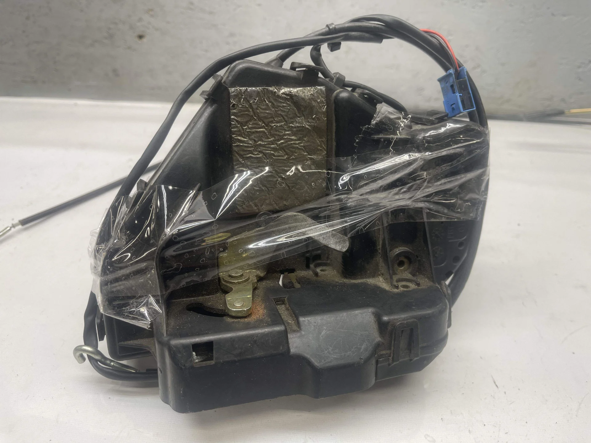 Замок двери задней правой Mercedes-Benz W211  A2117300635 - миниатюра 4