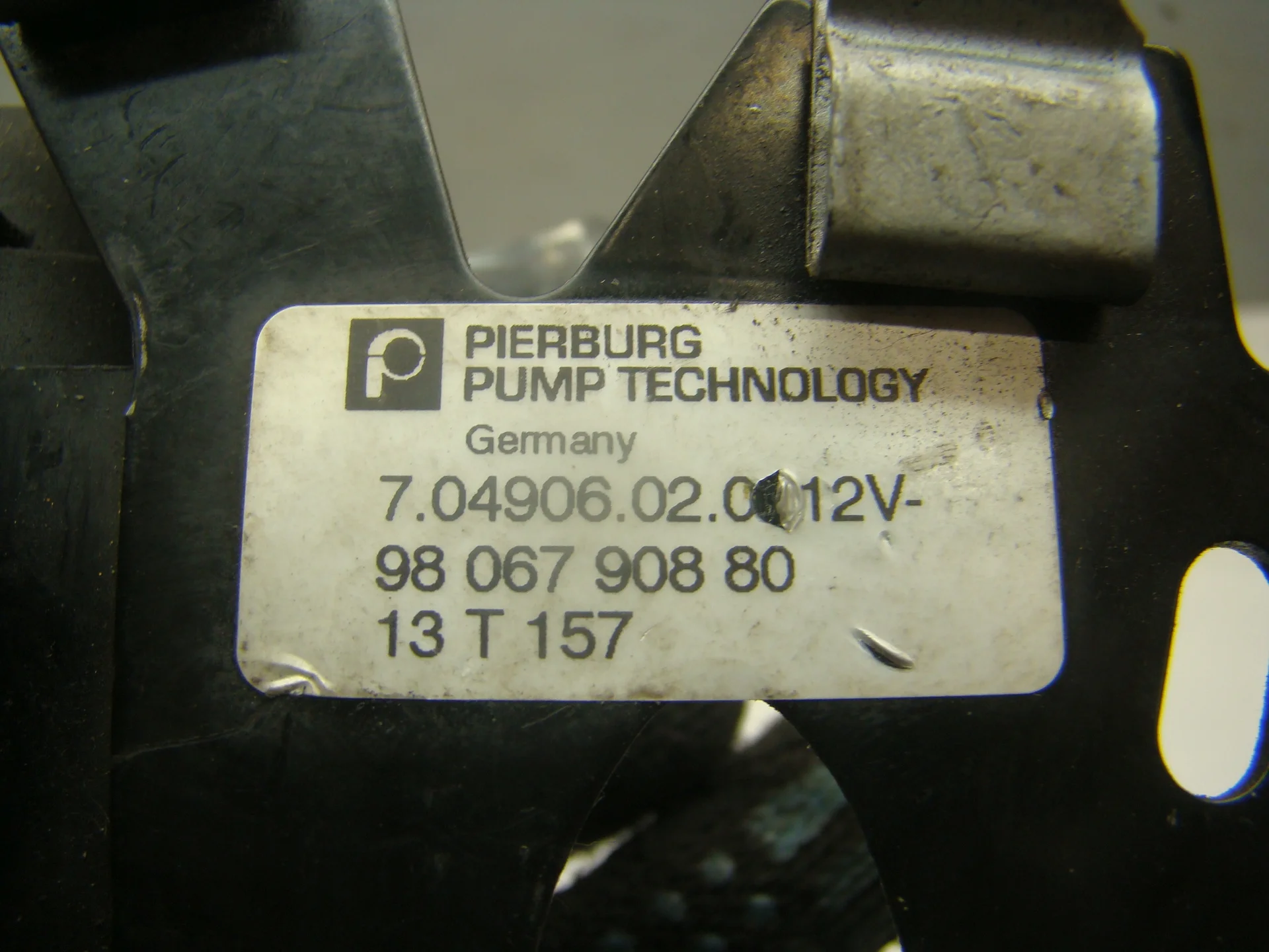 Помпа дополнительной прокачки антифриза Peugeot 308 II T9 5F02 9806790880 - миниатюра 3