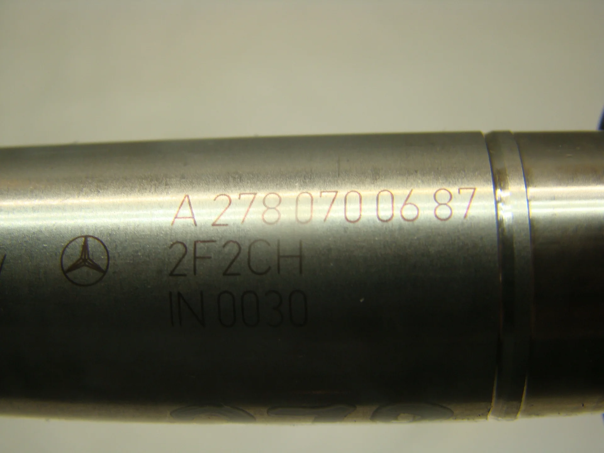 Топливная форсунка Mercedes-Benz W221 278 A2780700687 - миниатюра 2