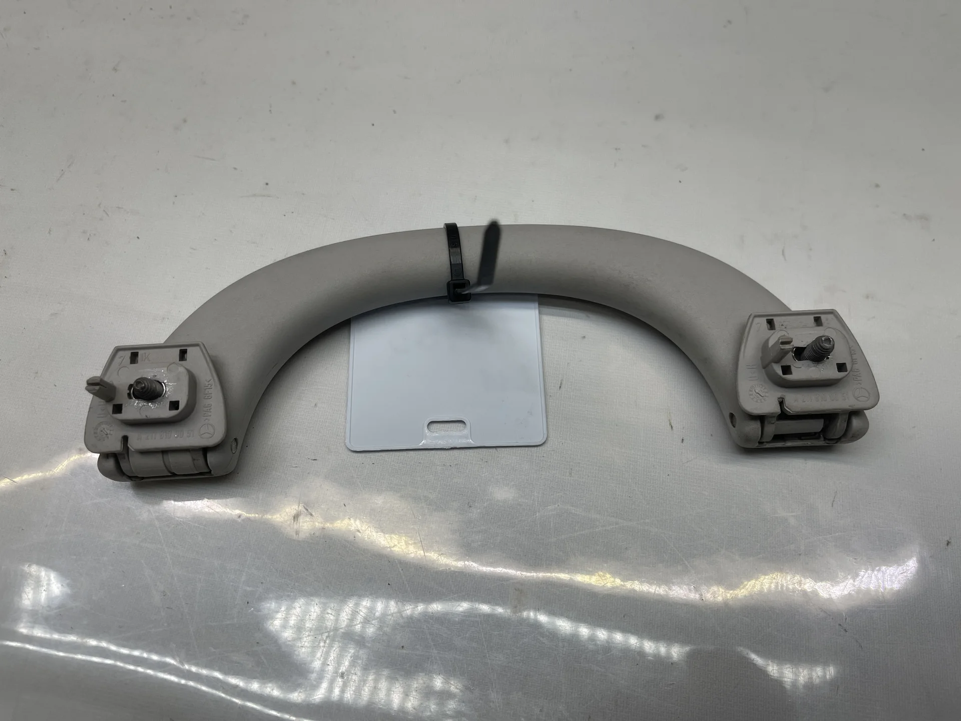 Поручень потолочный Mercedes-Benz W211 A2118100051 - миниатюра 2