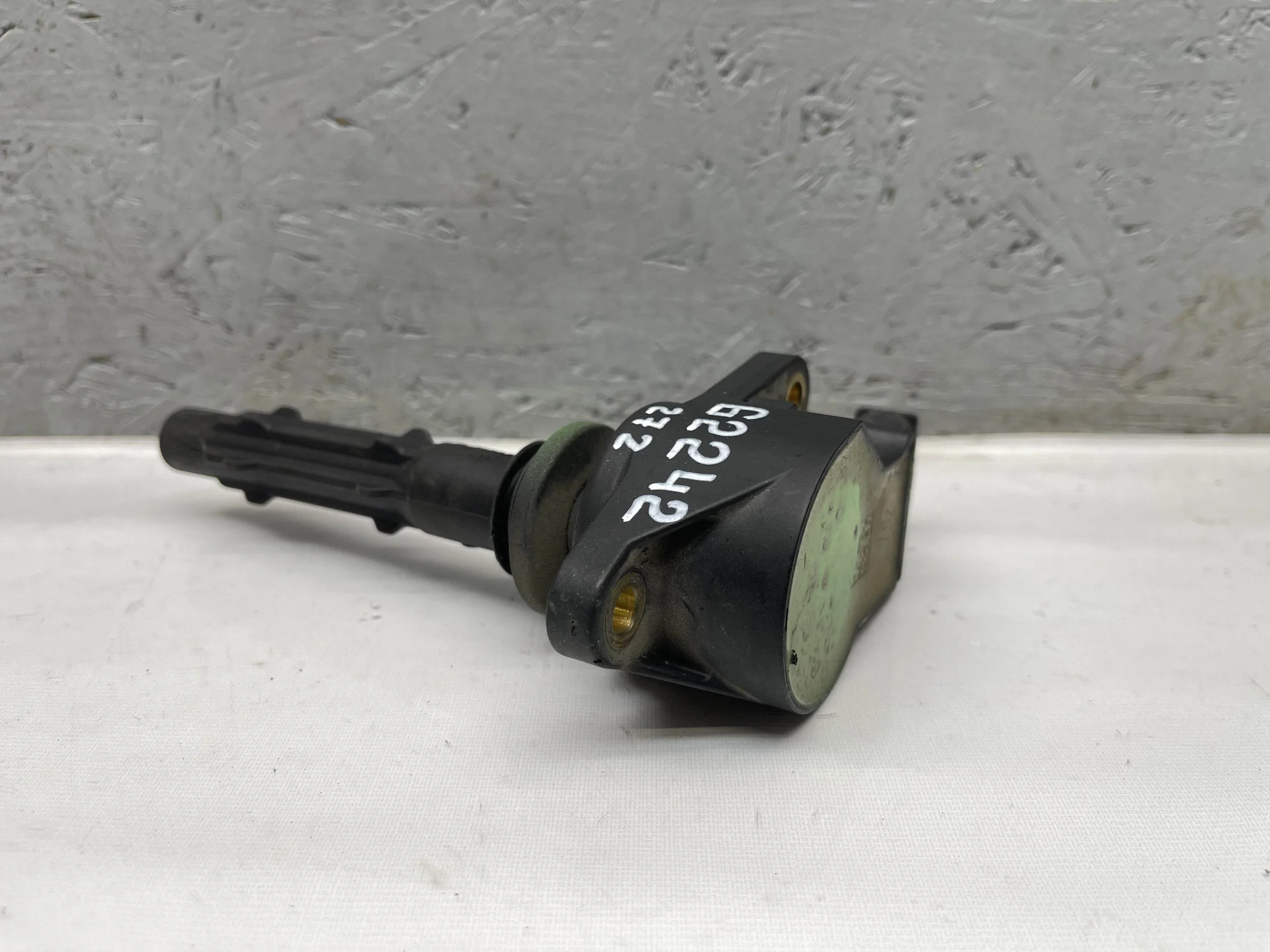 Катушка зажигания Mercedes-Benz W164 272 A0001502680 - изображение 1