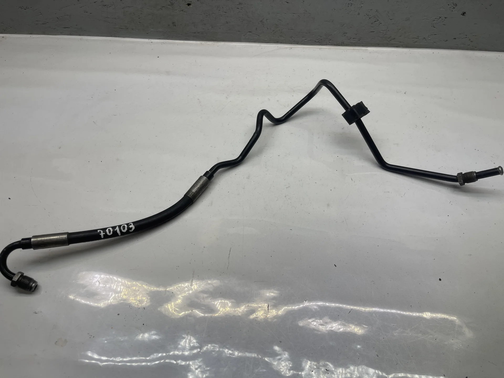 Трубка гидроподвески Mercedes-Benz R230 A2309973282 - изображение 1