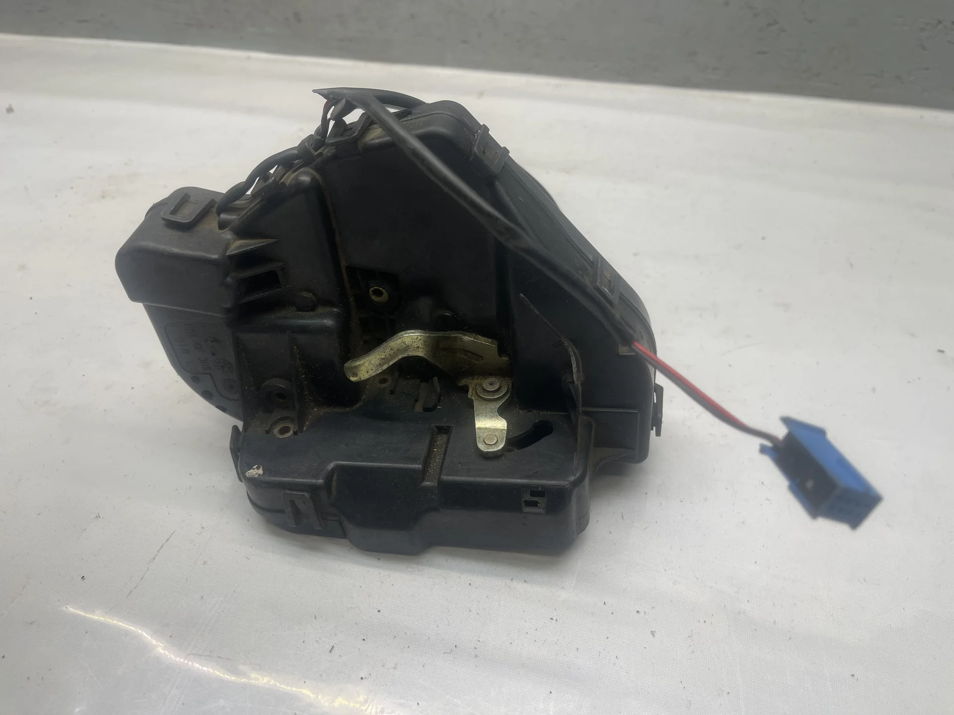 Замок двери задней левой Mercedes-Benz W203 A2037300135 - миниатюра 4