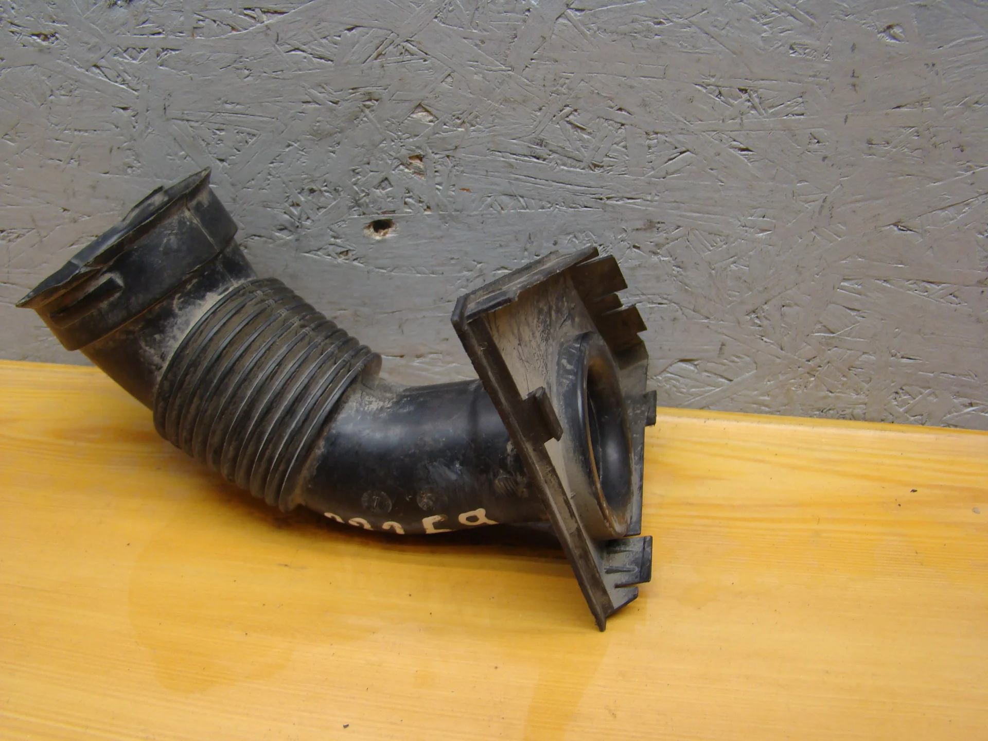 Воздухозаборник Mercedes-Benz W202 111 A2025280407 - миниатюра 2