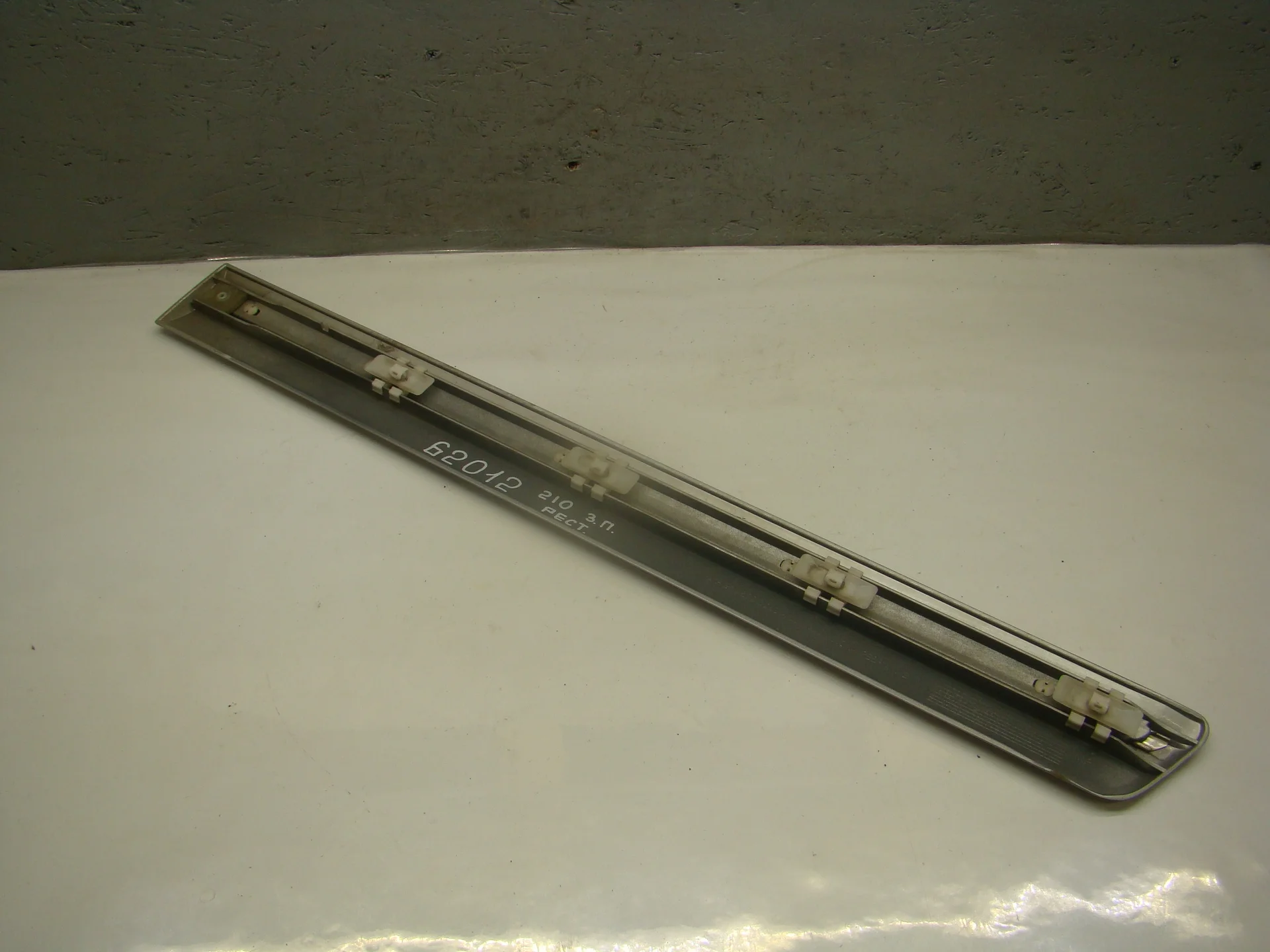 Накладка двери задней правой Mercedes-Benz W210 112 A2106900682 - миниатюра 4
