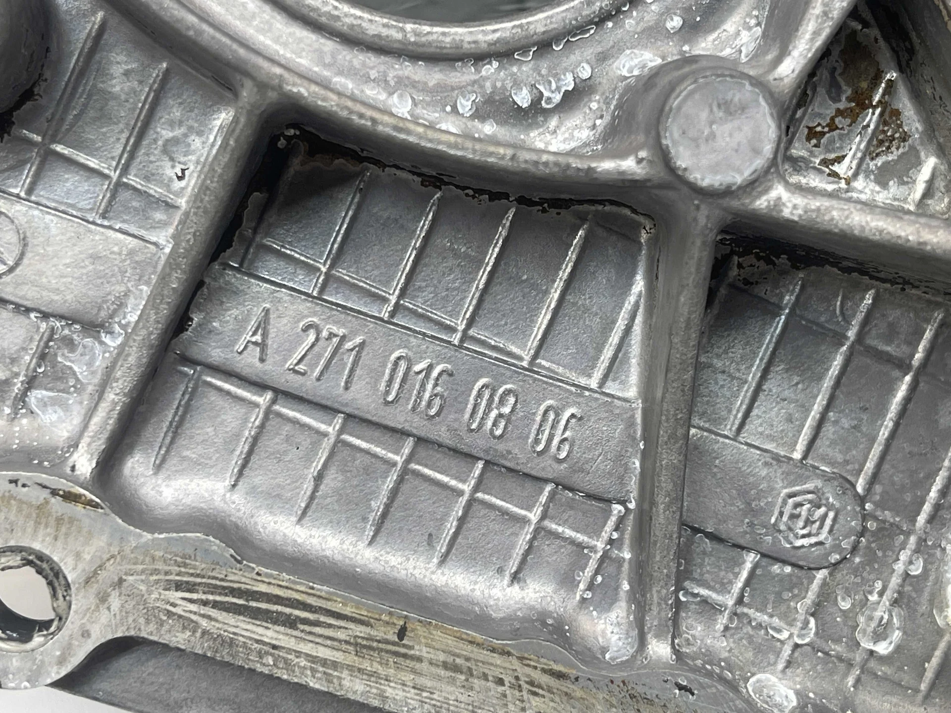 Крышка головки блока цилиндров Mercedes-Benz W203 271 A2710160806 - миниатюра 3