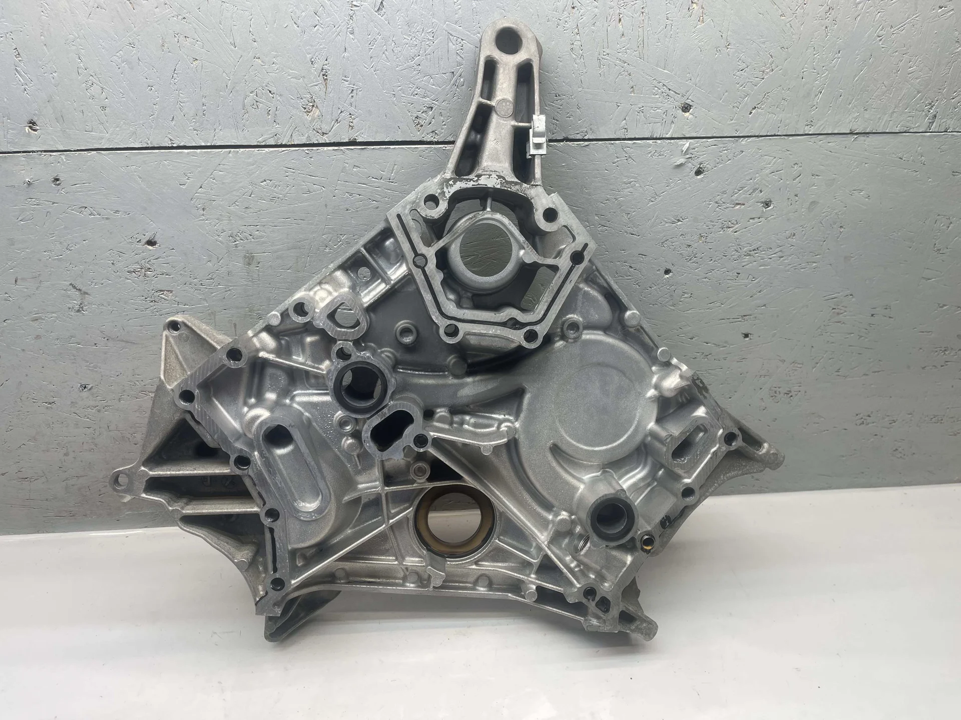 Крышка двигателя передняя Mercedes-Benz W164 272 A2720150802 - миниатюра 2