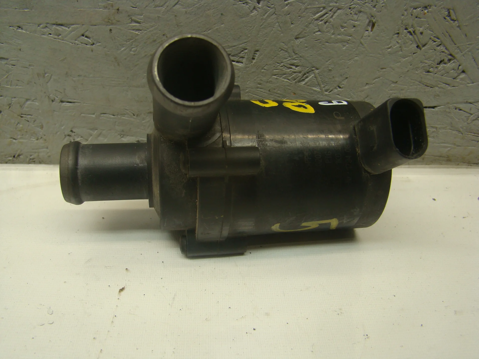 Помпа дополнительной прокачки антифриза Volkswagen Passat VI 3C (B6) CCZ 1K0965561J - изображение 1