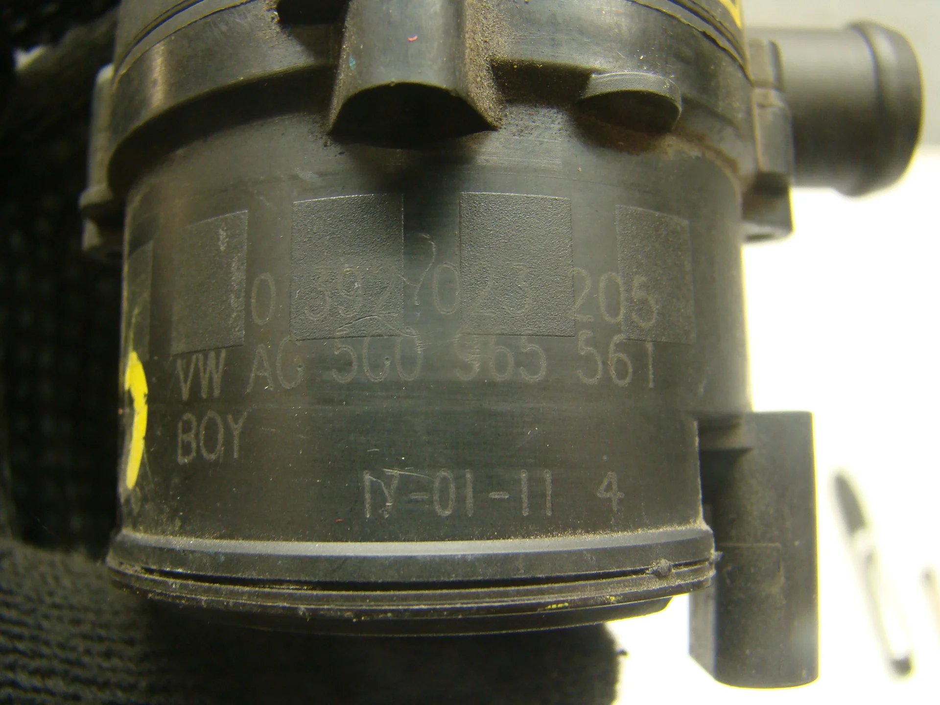 Помпа дополнительной прокачки антифриза Volkswagen Golf VII 5G (Mk7) CJZ 5C0965561 - миниатюра 3