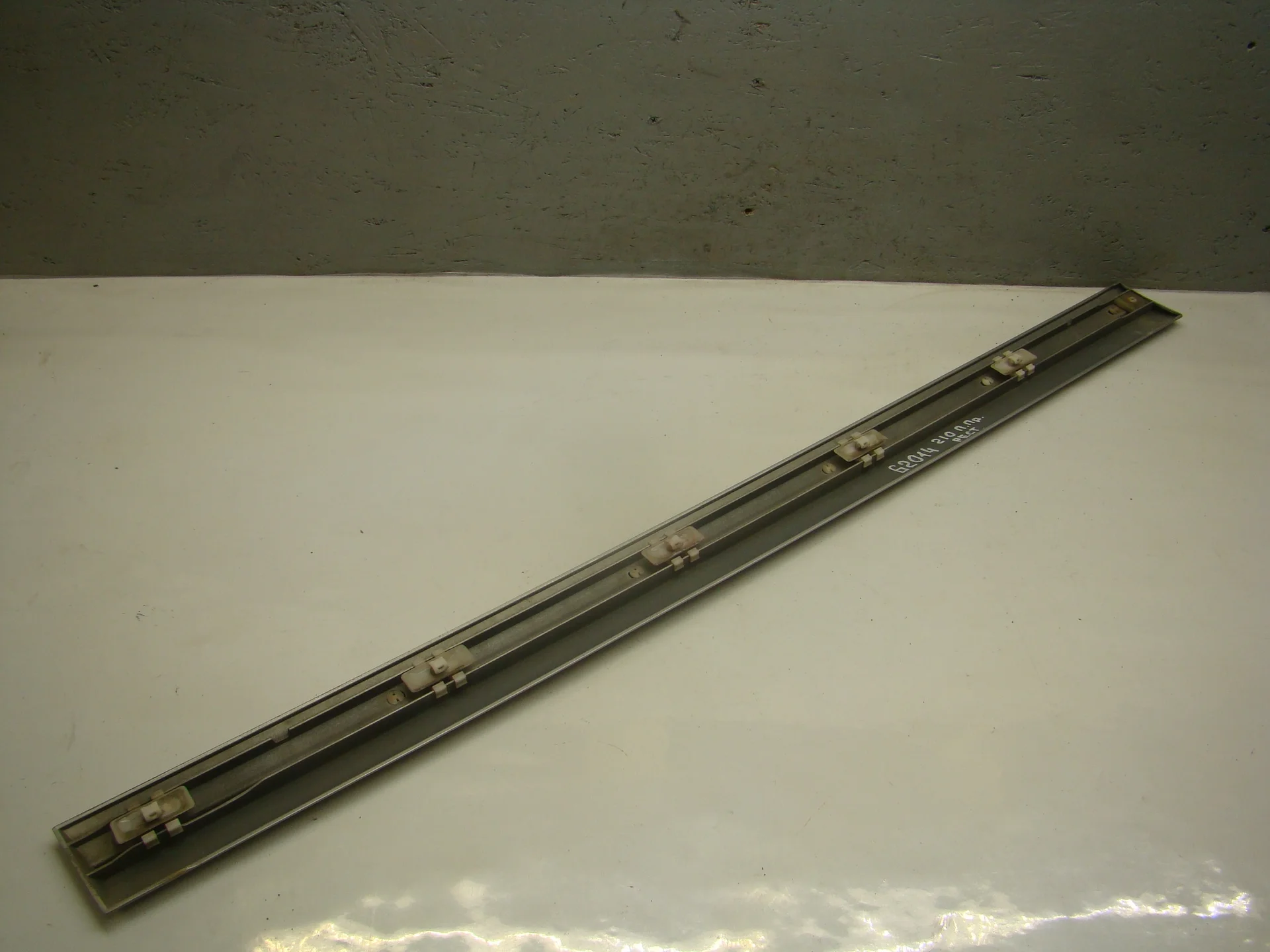 Накладка двери передней правой Mercedes-Benz W210 112 A2106900482 - миниатюра 3