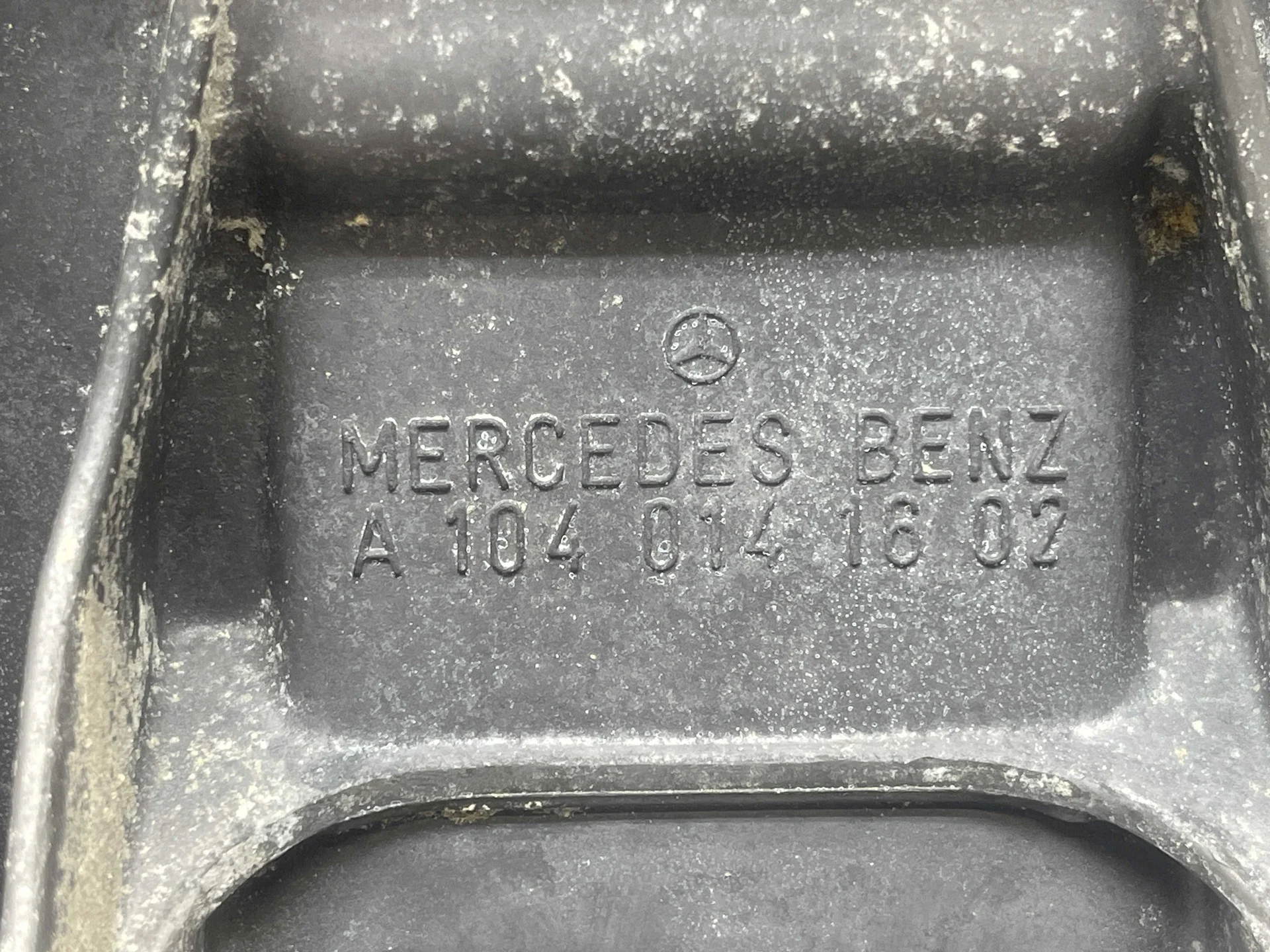 Поддон двигателя верхний Mercedes-Benz W210 112 A1040141602 - миниатюра 3